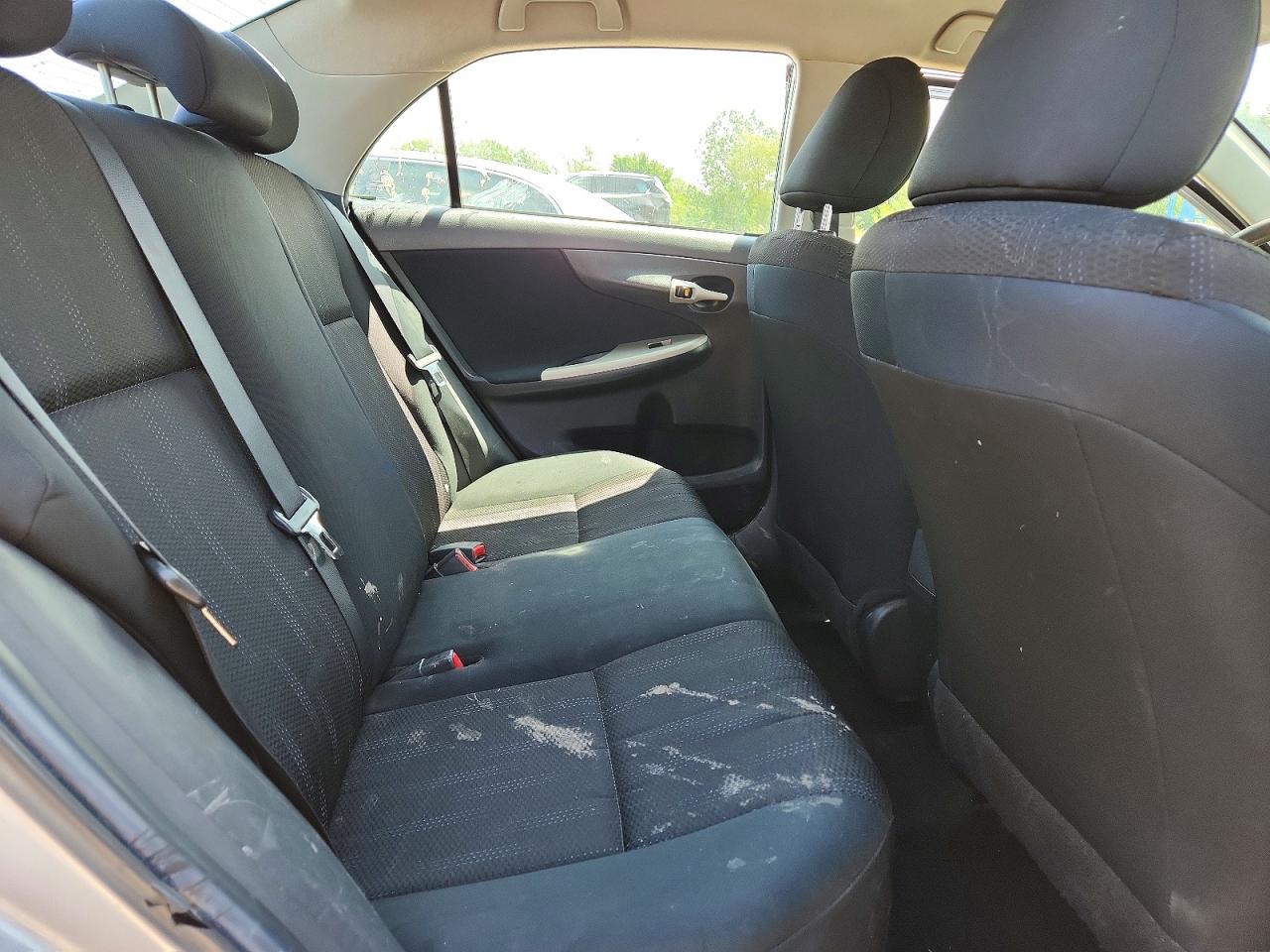 2011 Toyota Corolla S Серебряный vin: 2T1BU4EE2BC670697