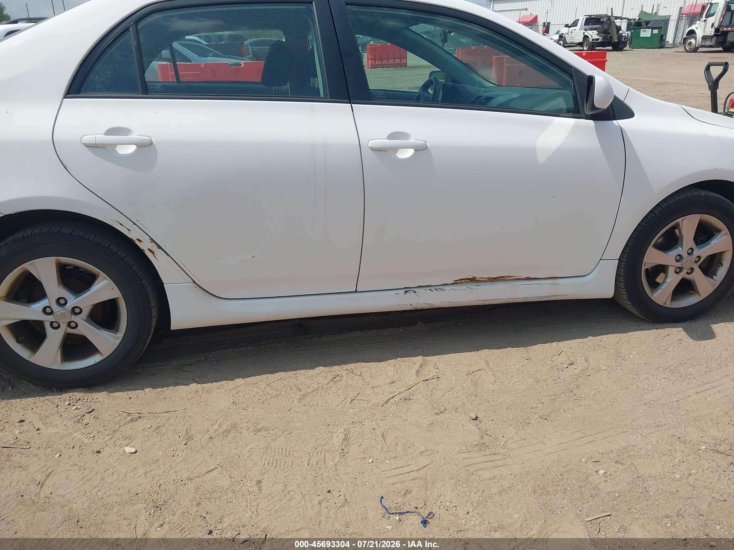 2011 Toyota Corolla S Белый vin: 2T1BU4EE2BC673227