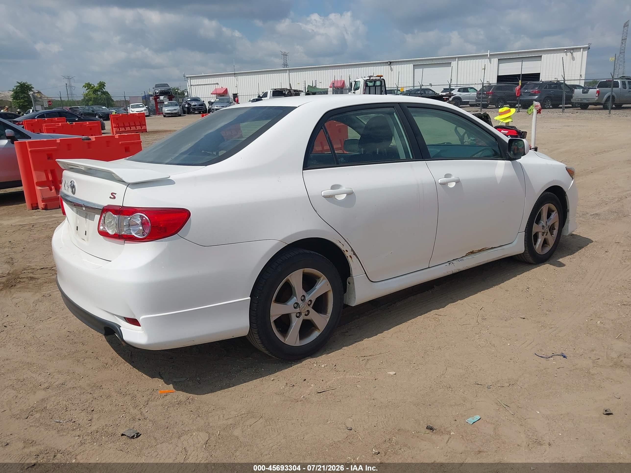 2011 Toyota Corolla S Белый vin: 2T1BU4EE2BC673227
