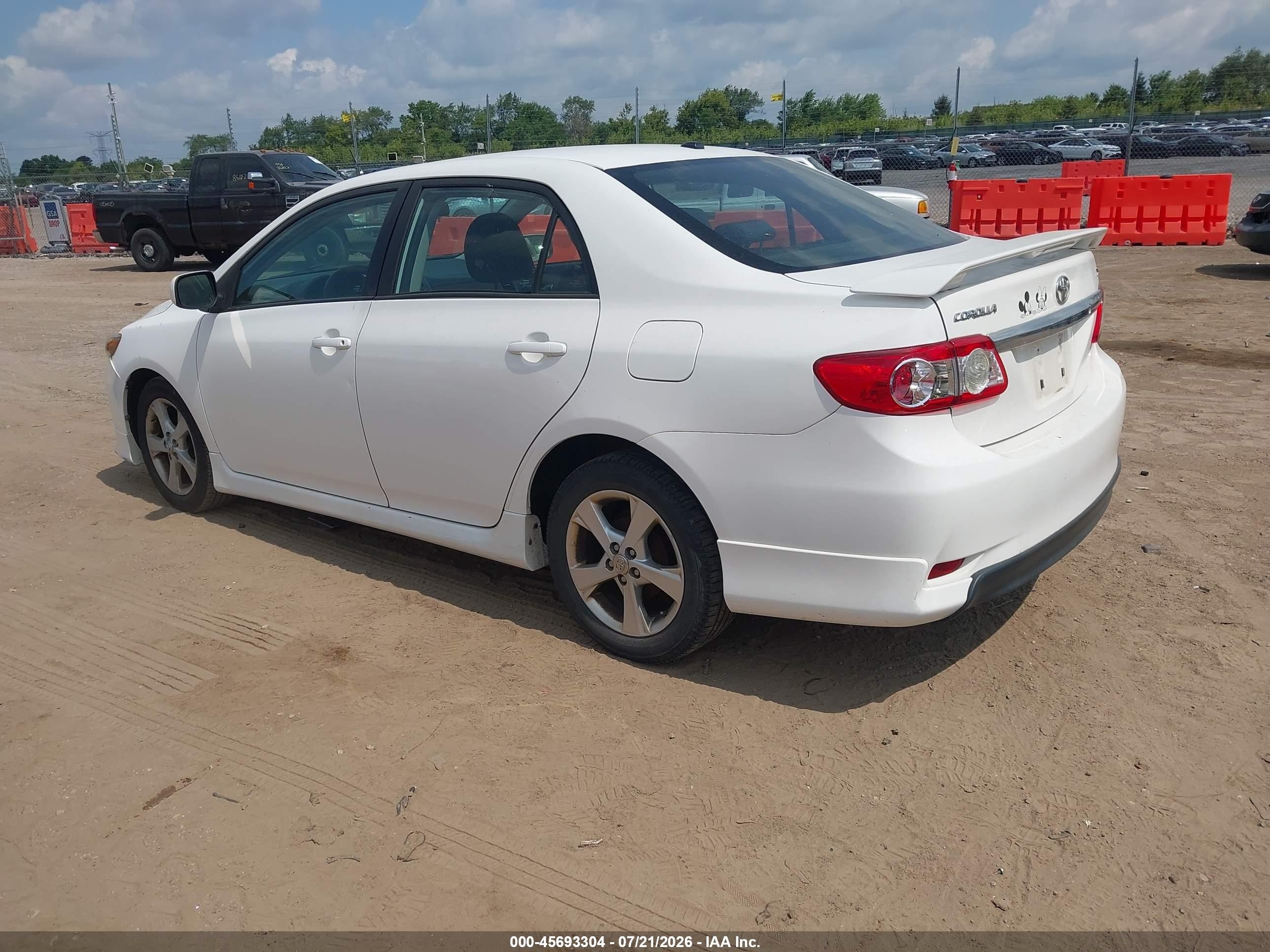 2011 Toyota Corolla S Белый vin: 2T1BU4EE2BC673227