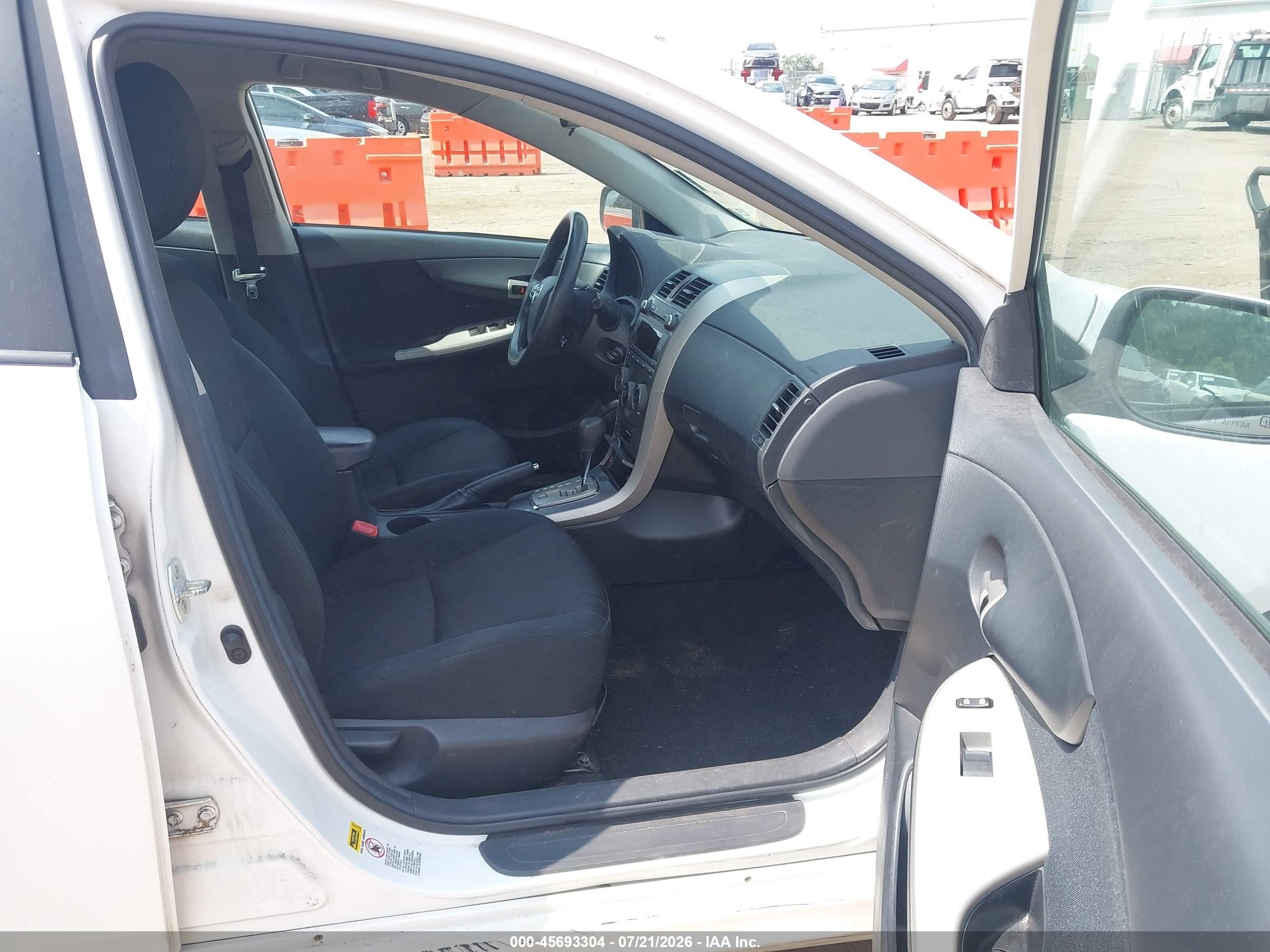 2011 Toyota Corolla S Белый vin: 2T1BU4EE2BC673227