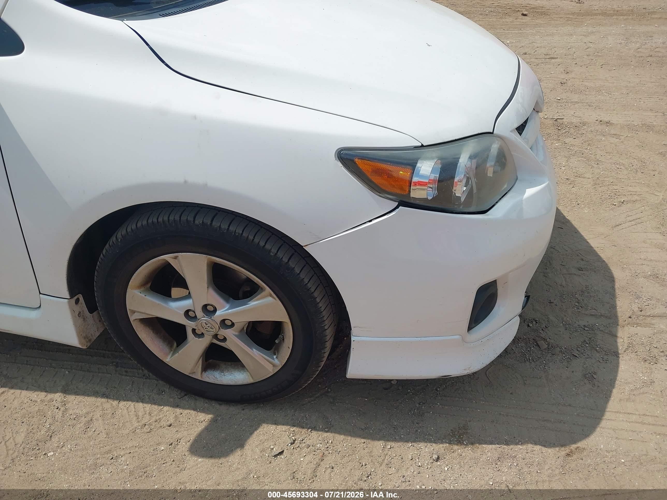 2011 Toyota Corolla S Белый vin: 2T1BU4EE2BC673227