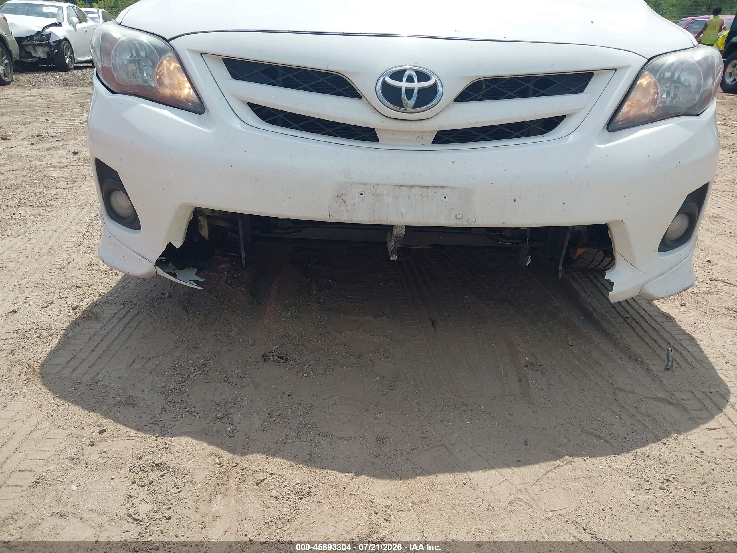 2011 Toyota Corolla S Белый vin: 2T1BU4EE2BC673227