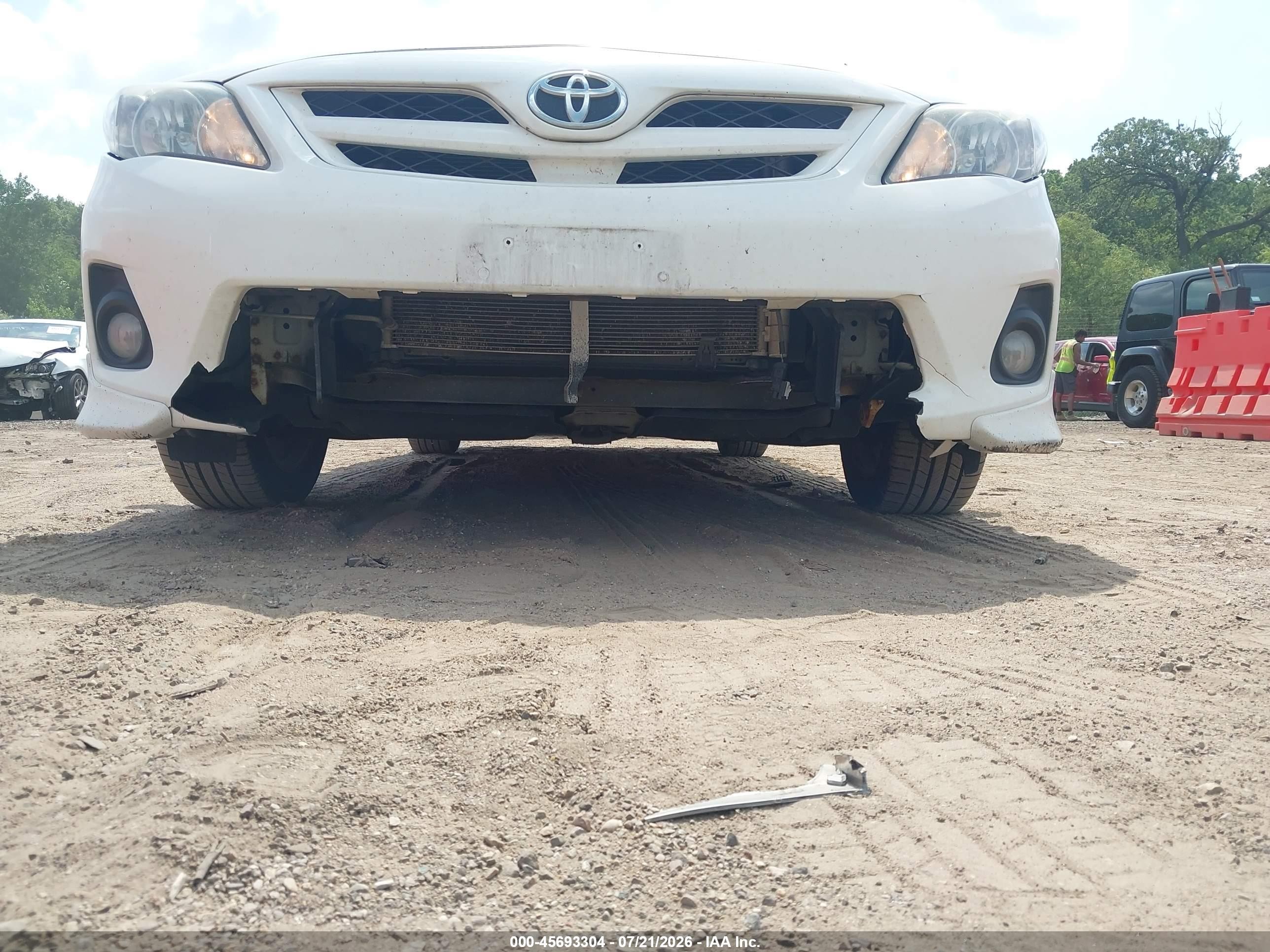 2011 Toyota Corolla S Белый vin: 2T1BU4EE2BC673227