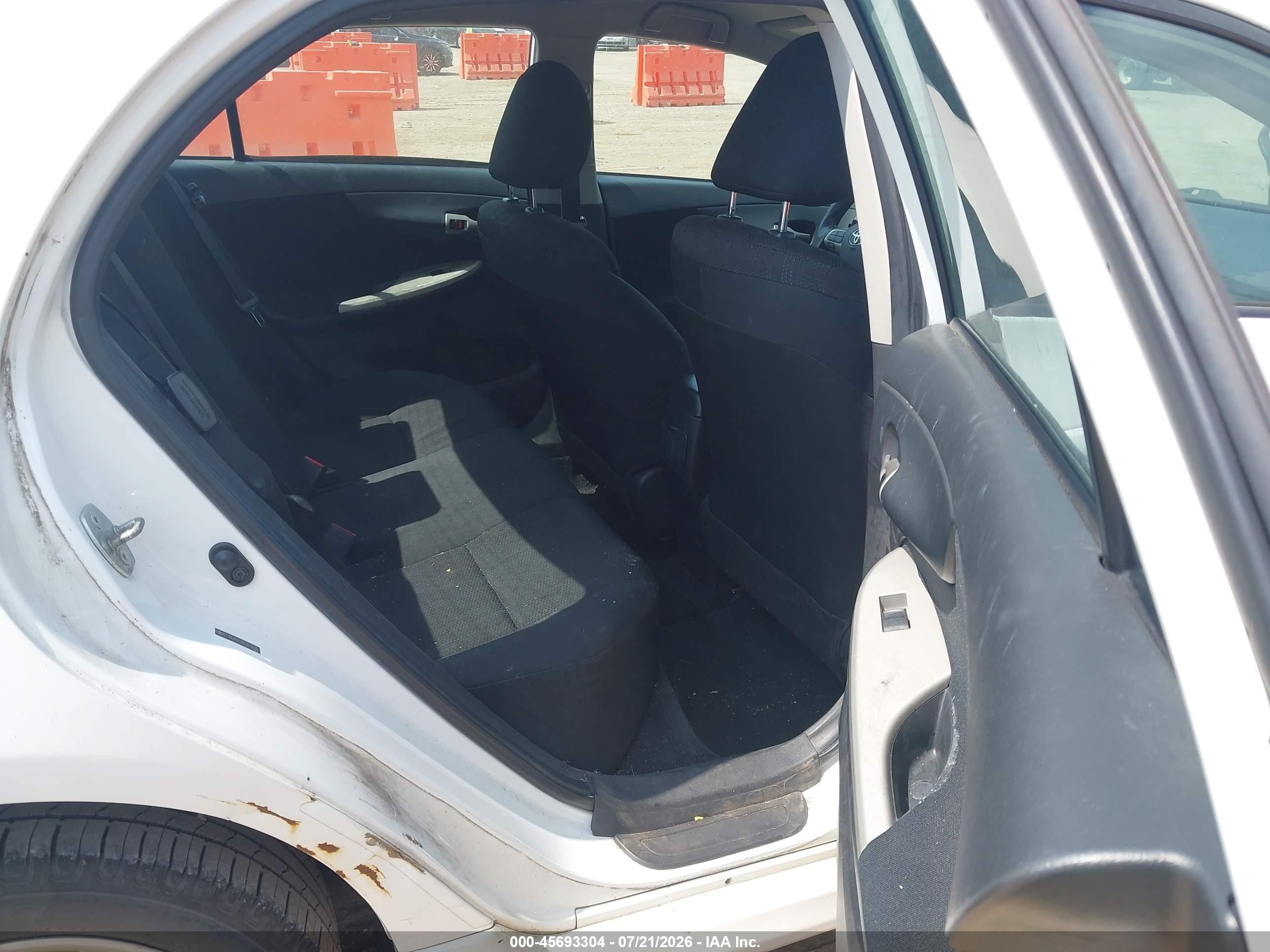 2011 Toyota Corolla S Белый vin: 2T1BU4EE2BC673227