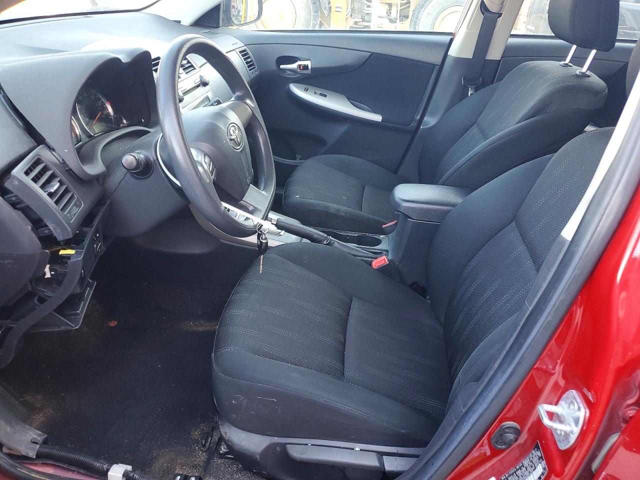 2011 Toyota Corolla Base/s/le Red vin: 2T1BU4EE2BC673633