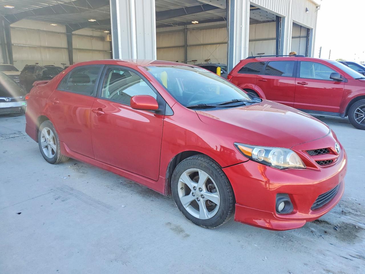 2011 Toyota Corolla Base/s/le Red vin: 2T1BU4EE2BC673633