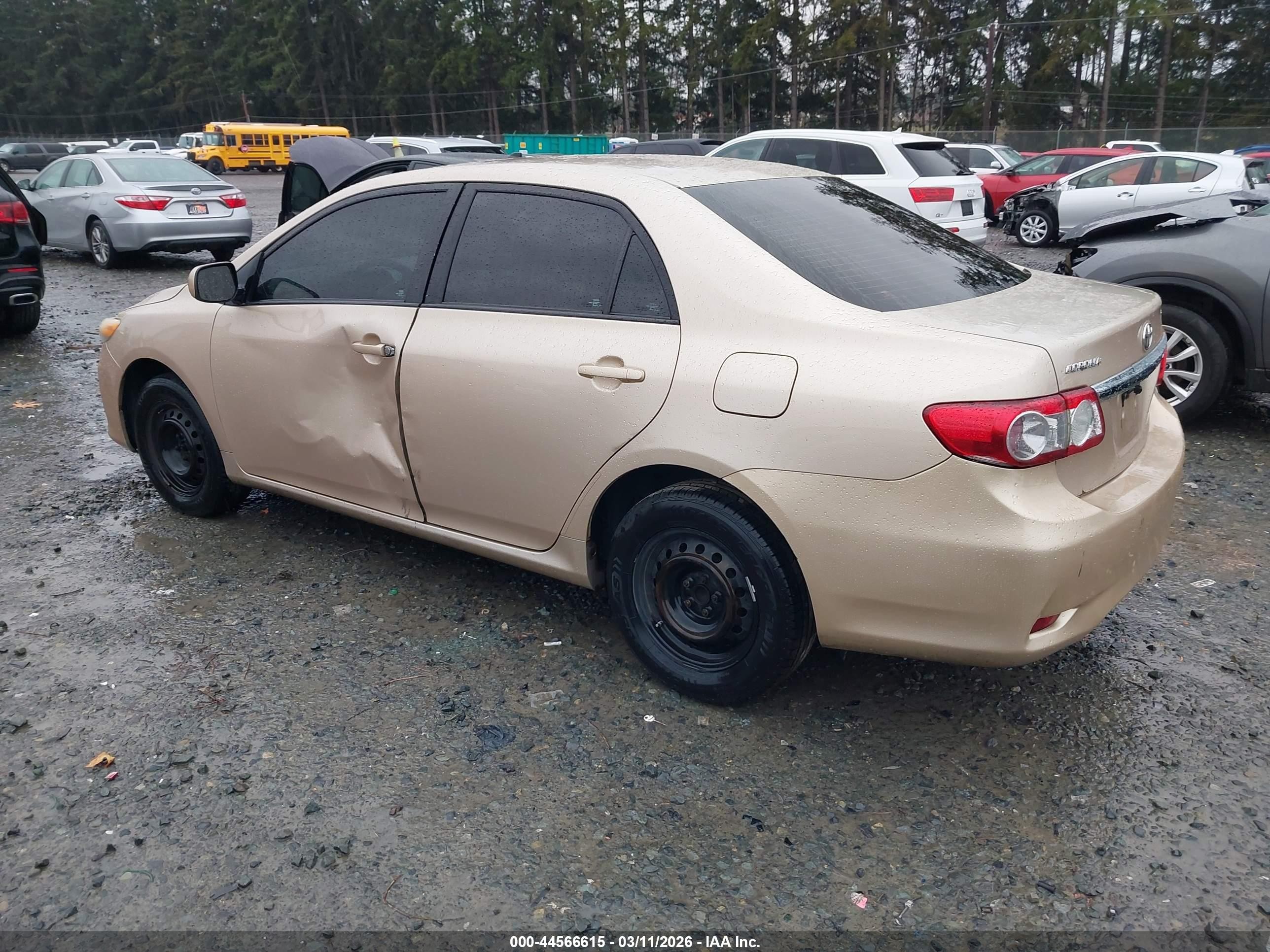 2011 Toyota Corolla Le Gold vin: 2T1BU4EE2BC682896