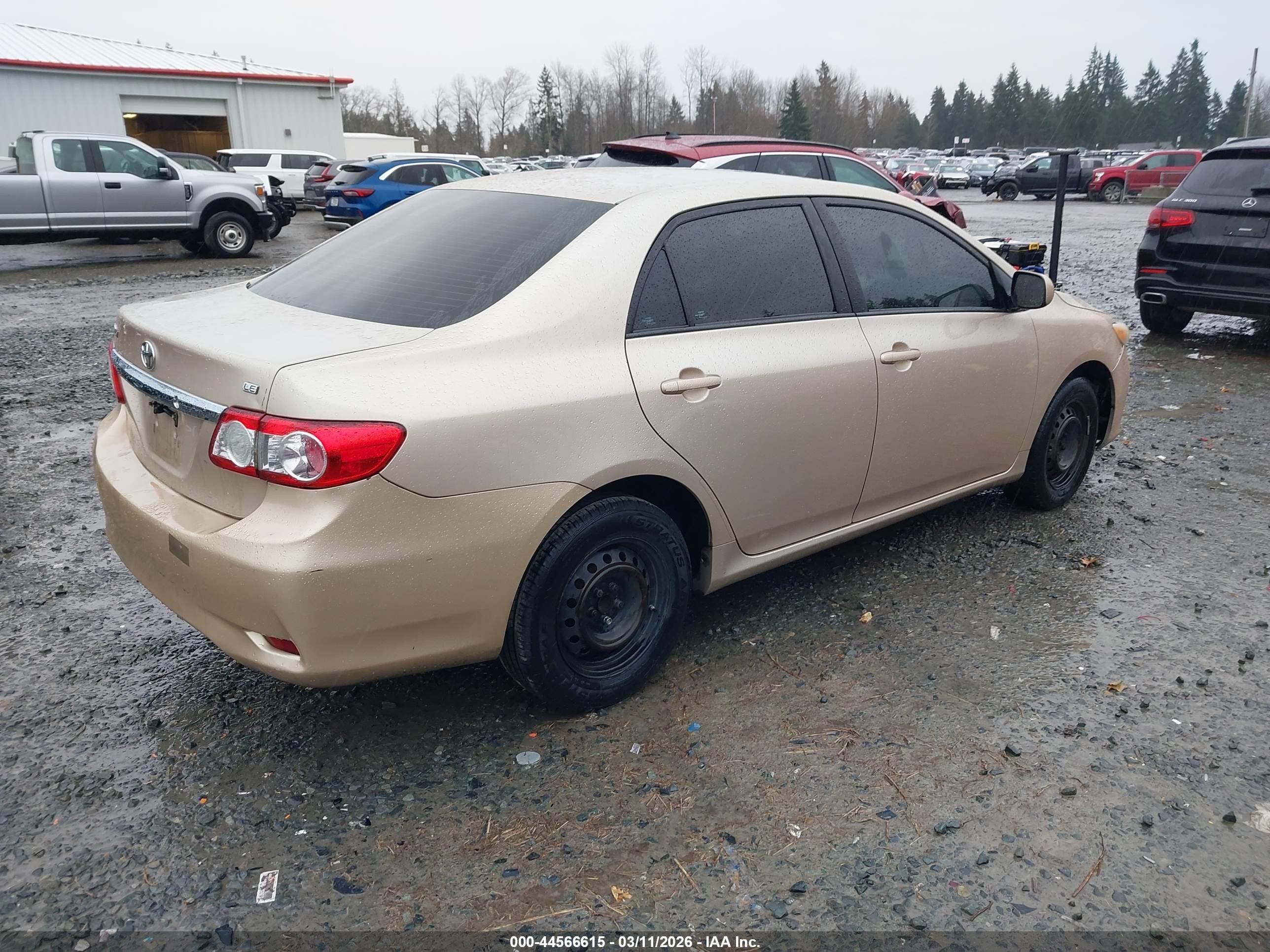 2011 Toyota Corolla Le Gold vin: 2T1BU4EE2BC682896
