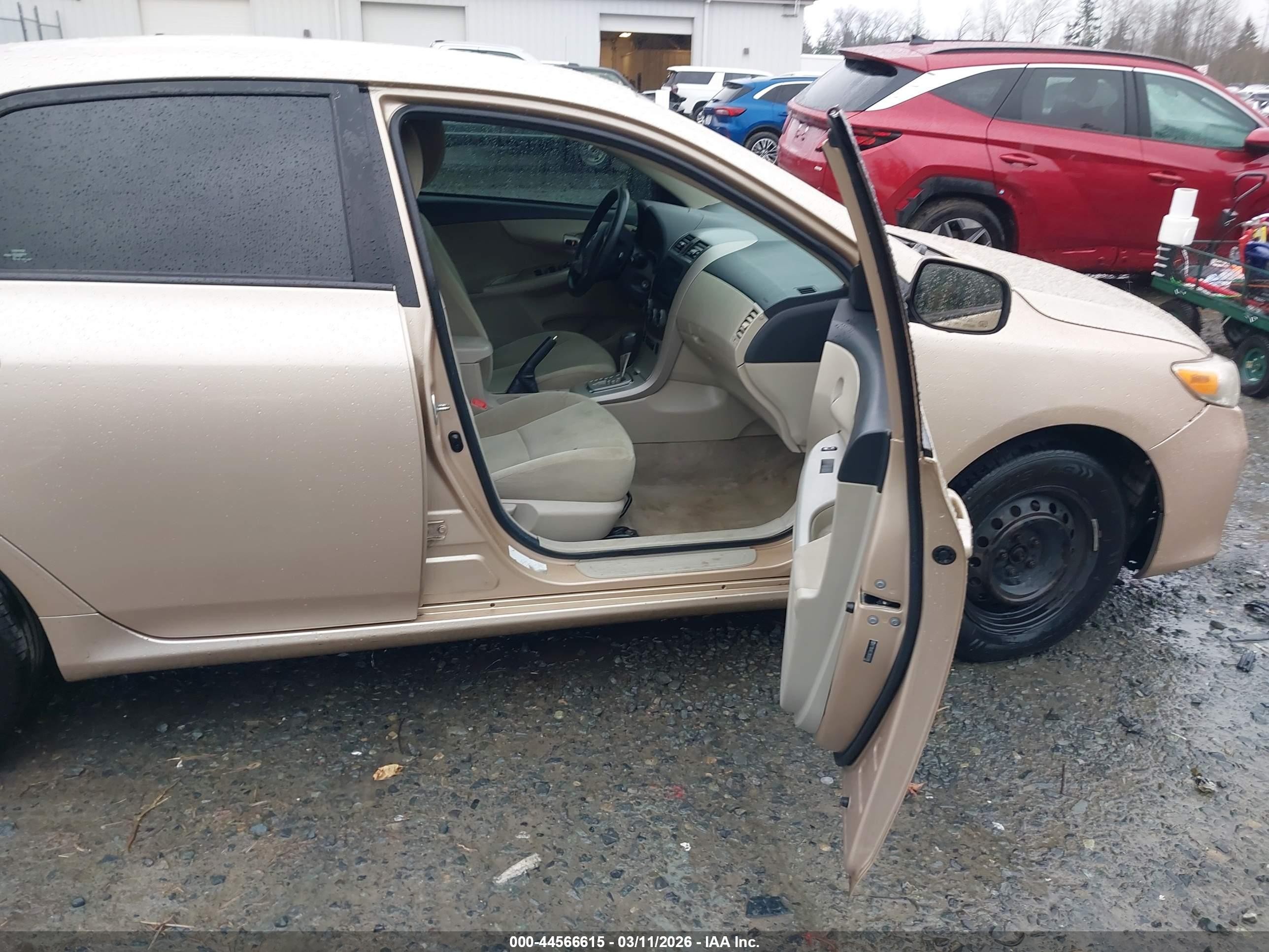2011 Toyota Corolla Le Gold vin: 2T1BU4EE2BC682896