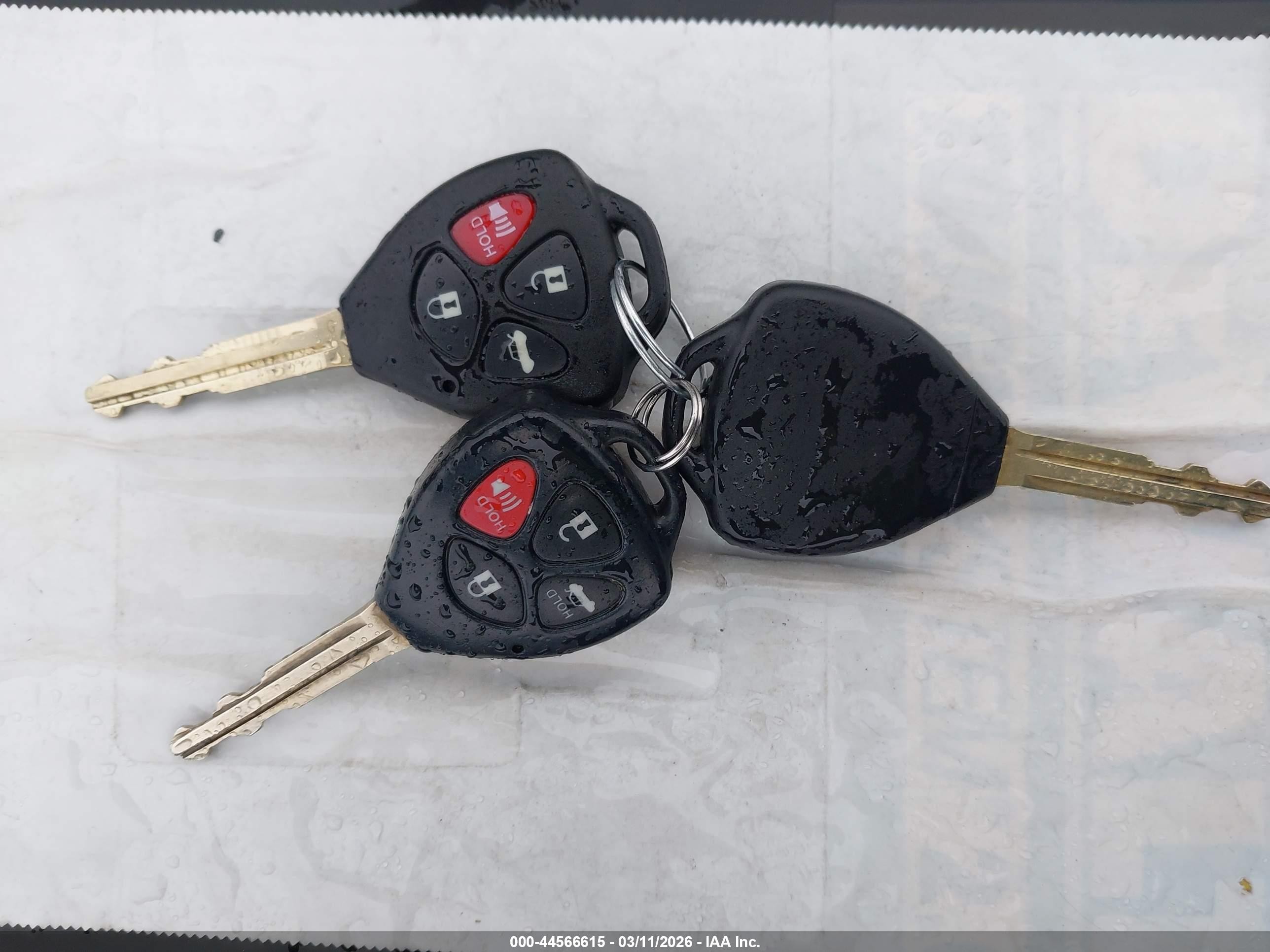 2011 Toyota Corolla Le Gold vin: 2T1BU4EE2BC682896