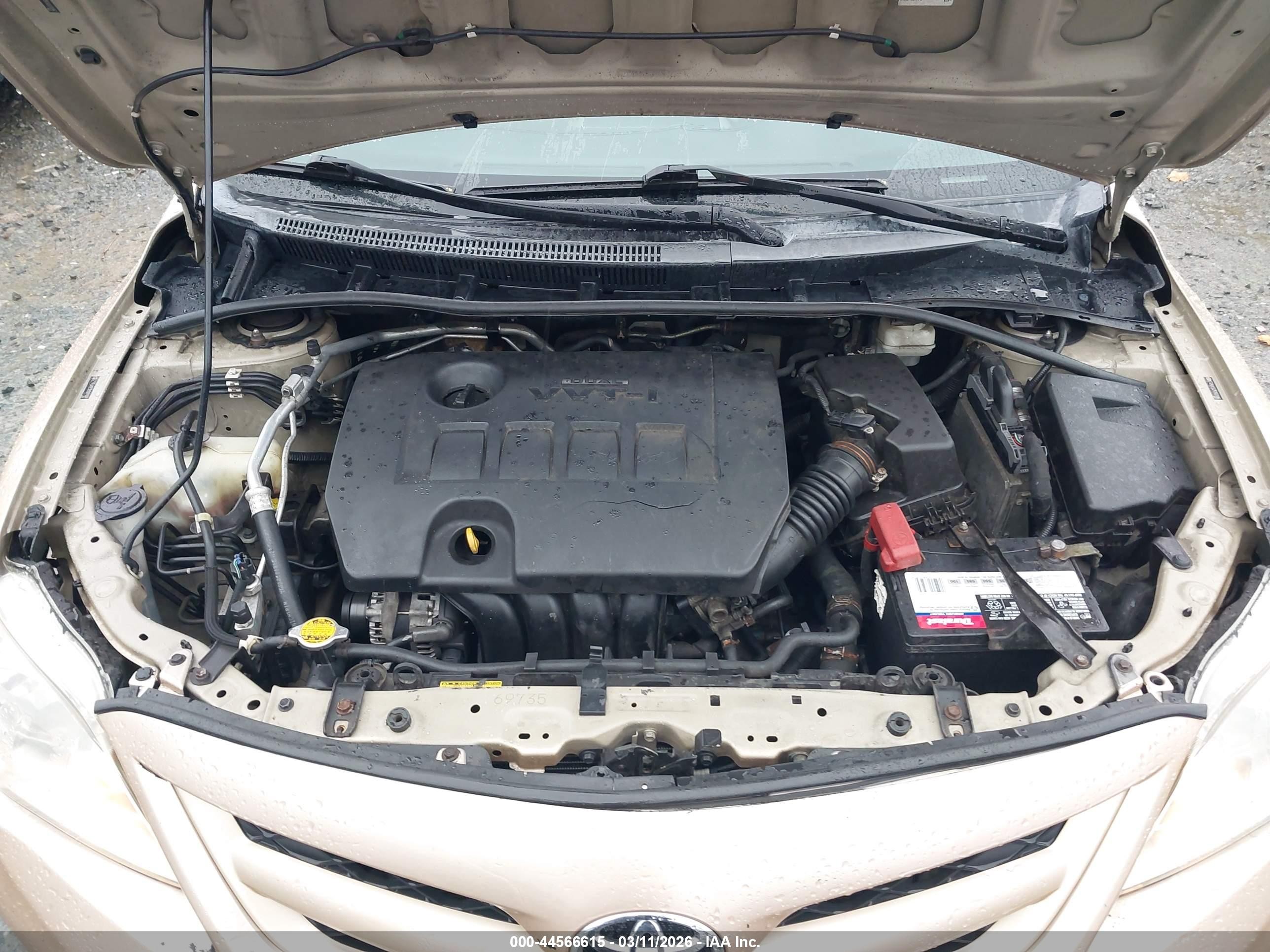 2011 Toyota Corolla Le Gold vin: 2T1BU4EE2BC682896