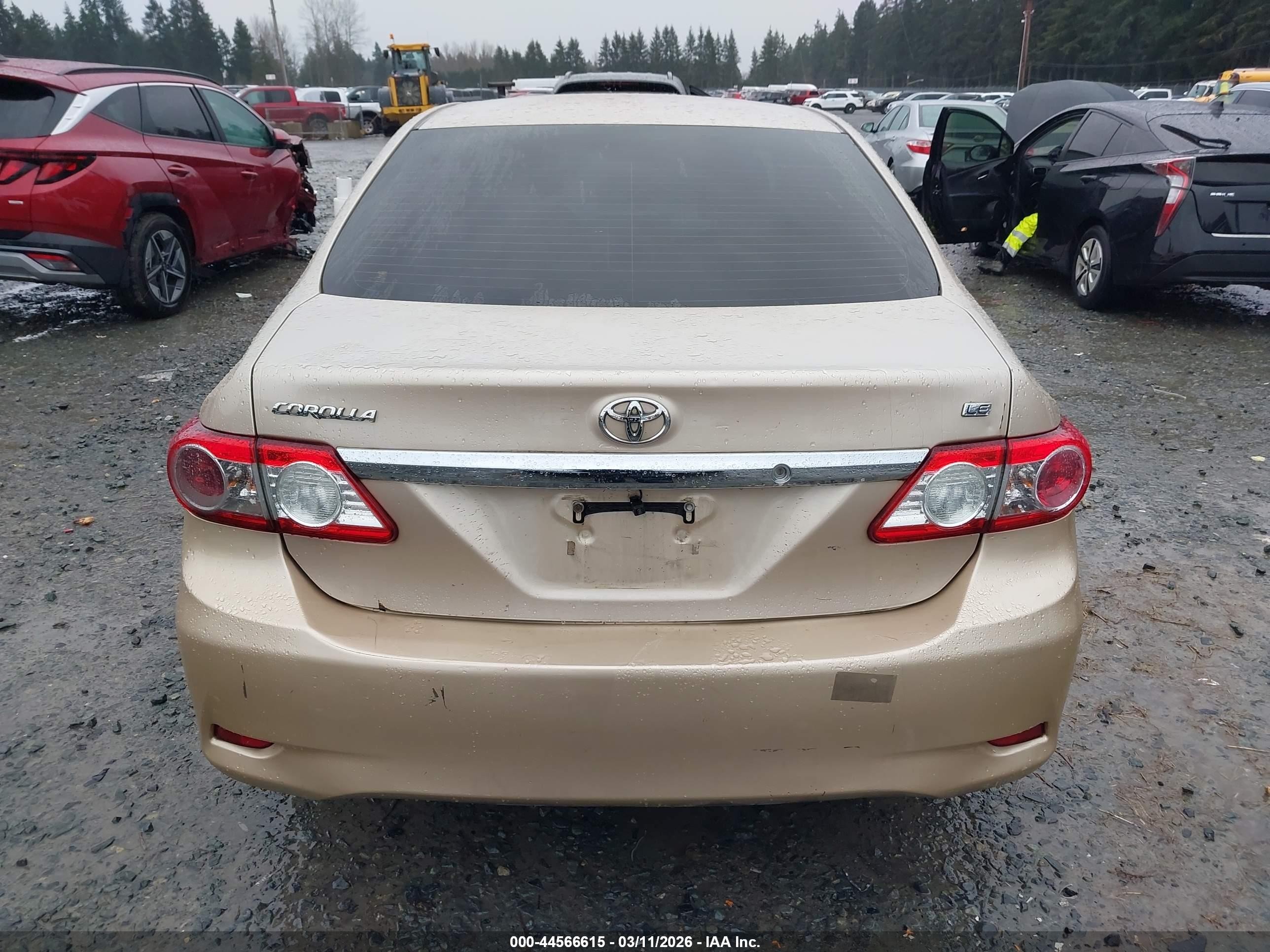 2011 Toyota Corolla Le Gold vin: 2T1BU4EE2BC682896