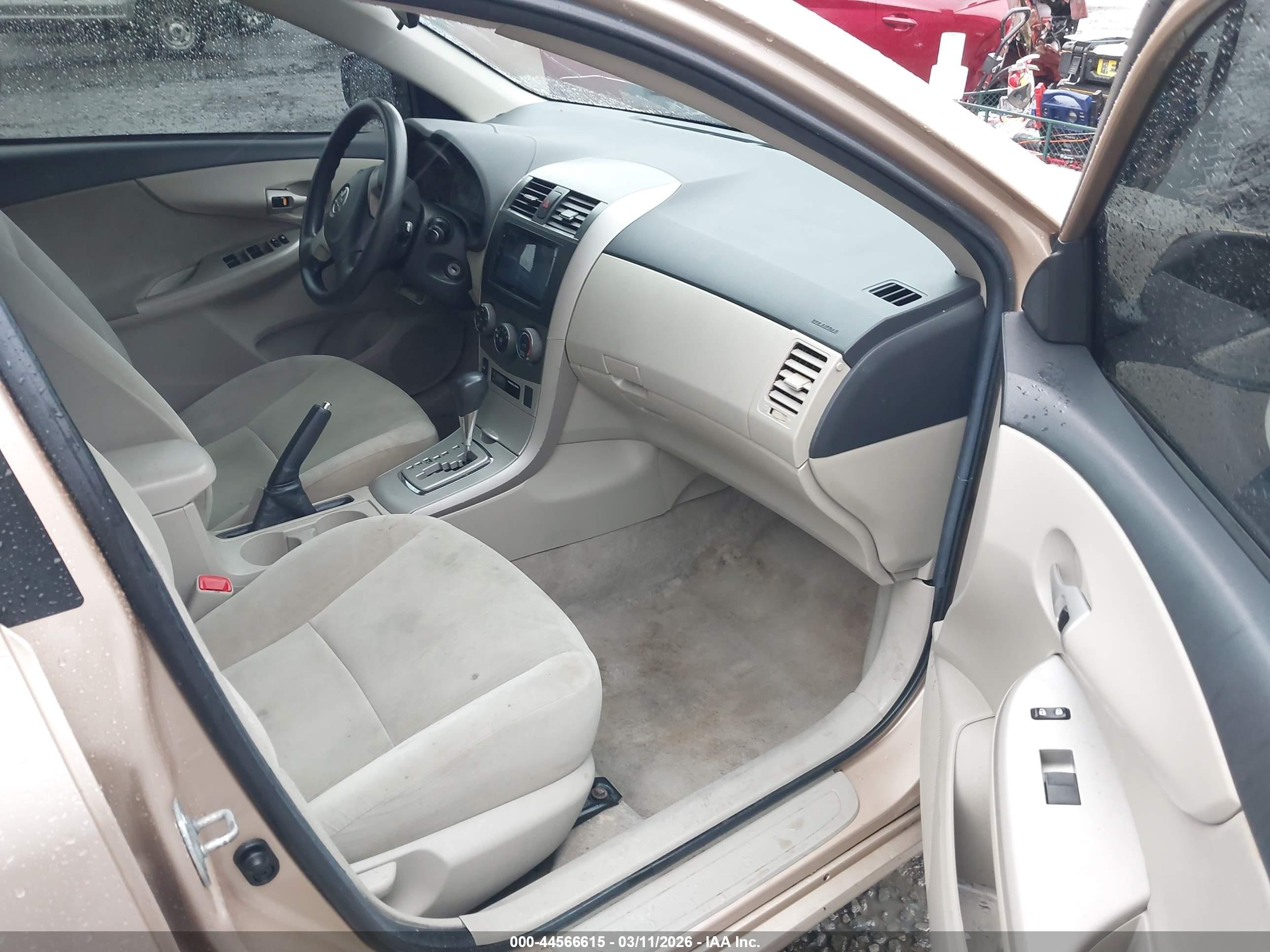 2011 Toyota Corolla Le Gold vin: 2T1BU4EE2BC682896