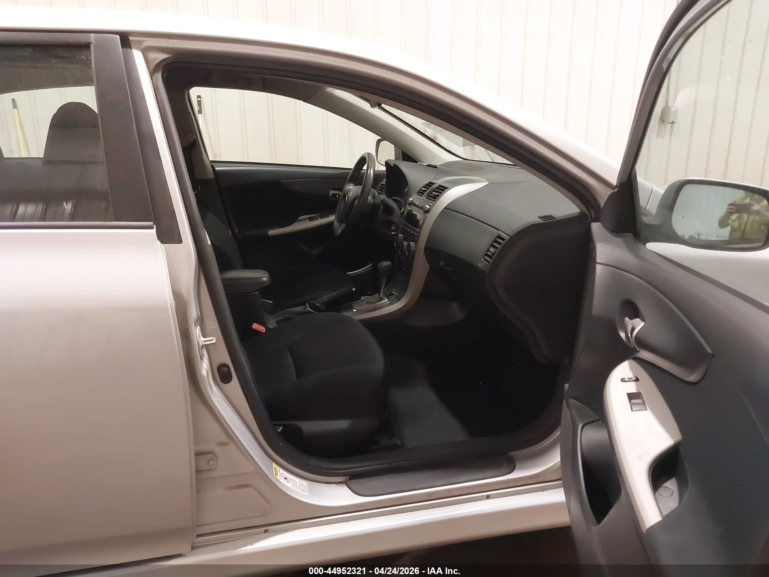 2011 Toyota Corolla S Silver vin: 2T1BU4EE2BC684454