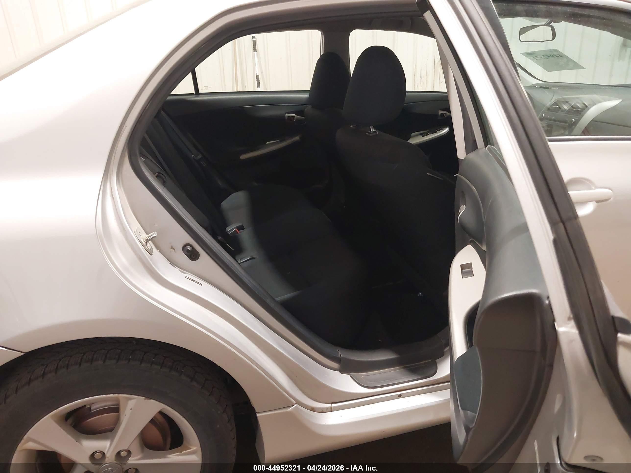 2011 Toyota Corolla S Silver vin: 2T1BU4EE2BC684454