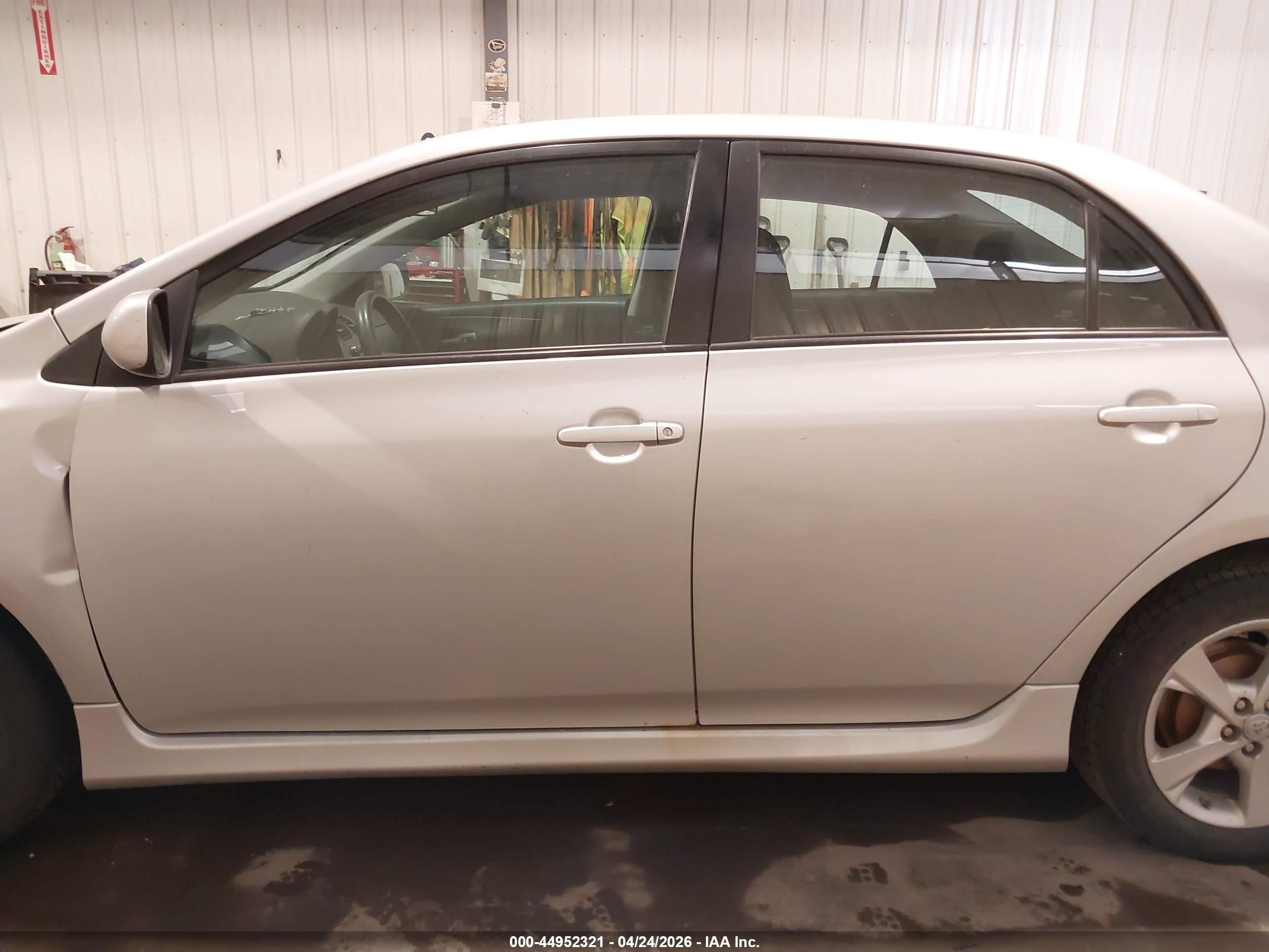 2011 Toyota Corolla S Silver vin: 2T1BU4EE2BC684454