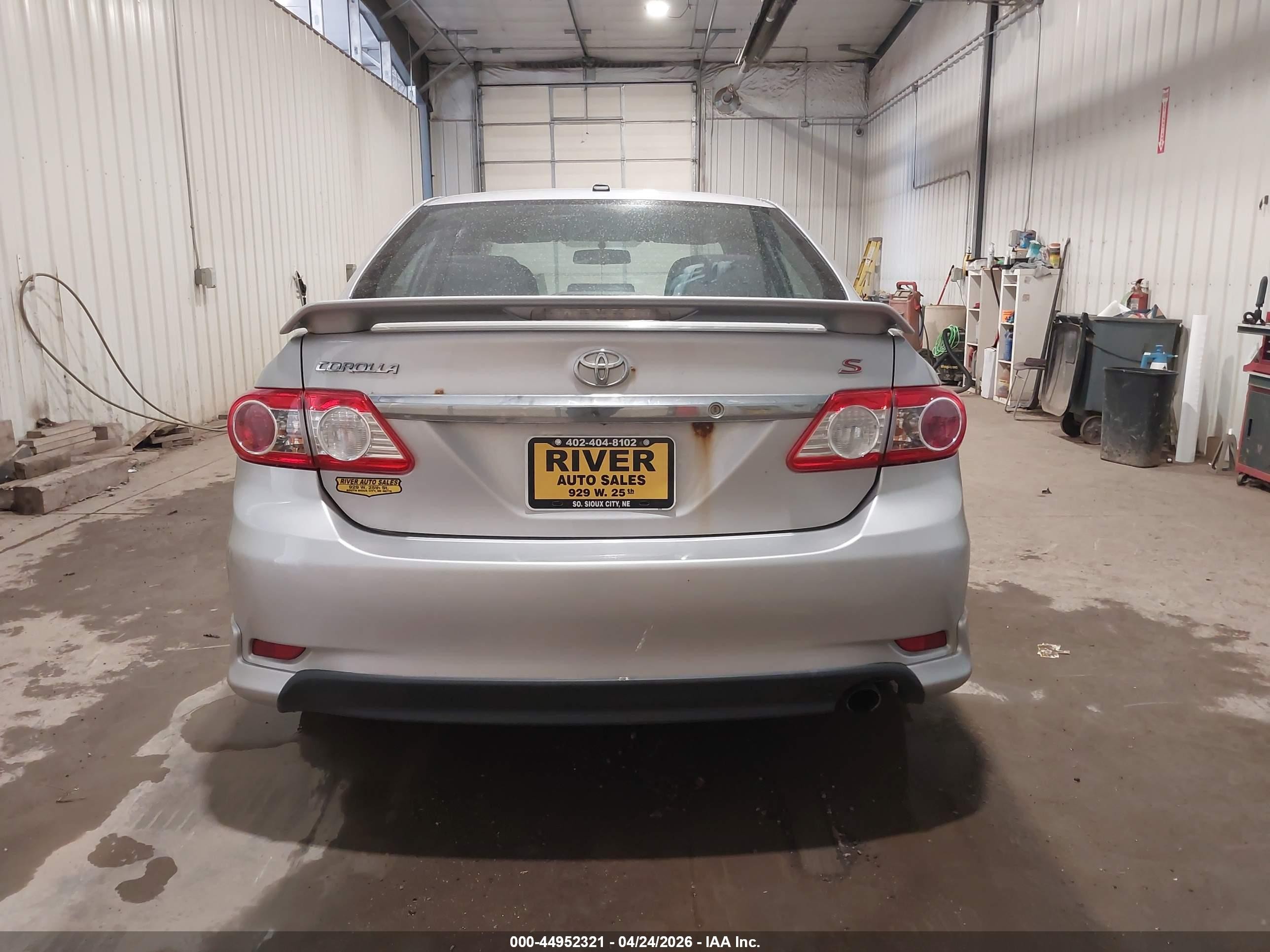 2011 Toyota Corolla S Silver vin: 2T1BU4EE2BC684454