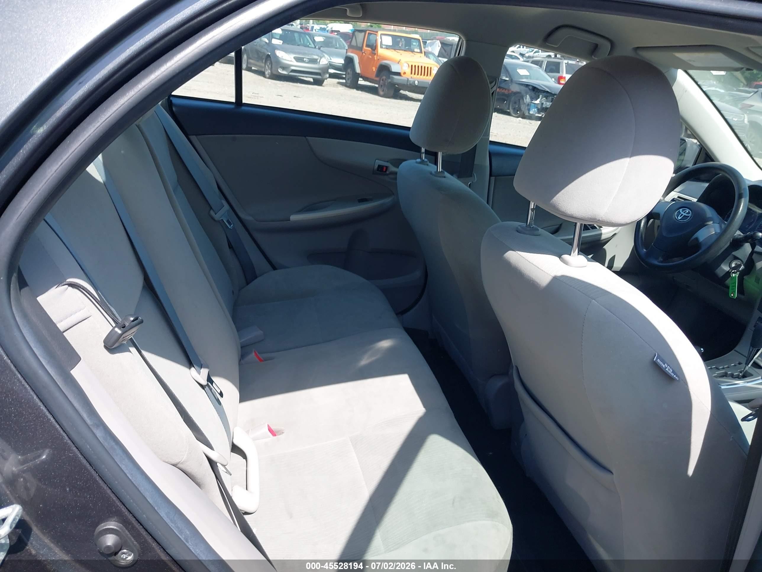 2011 Toyota Corolla Le Gray vin: 2T1BU4EE2BC686785