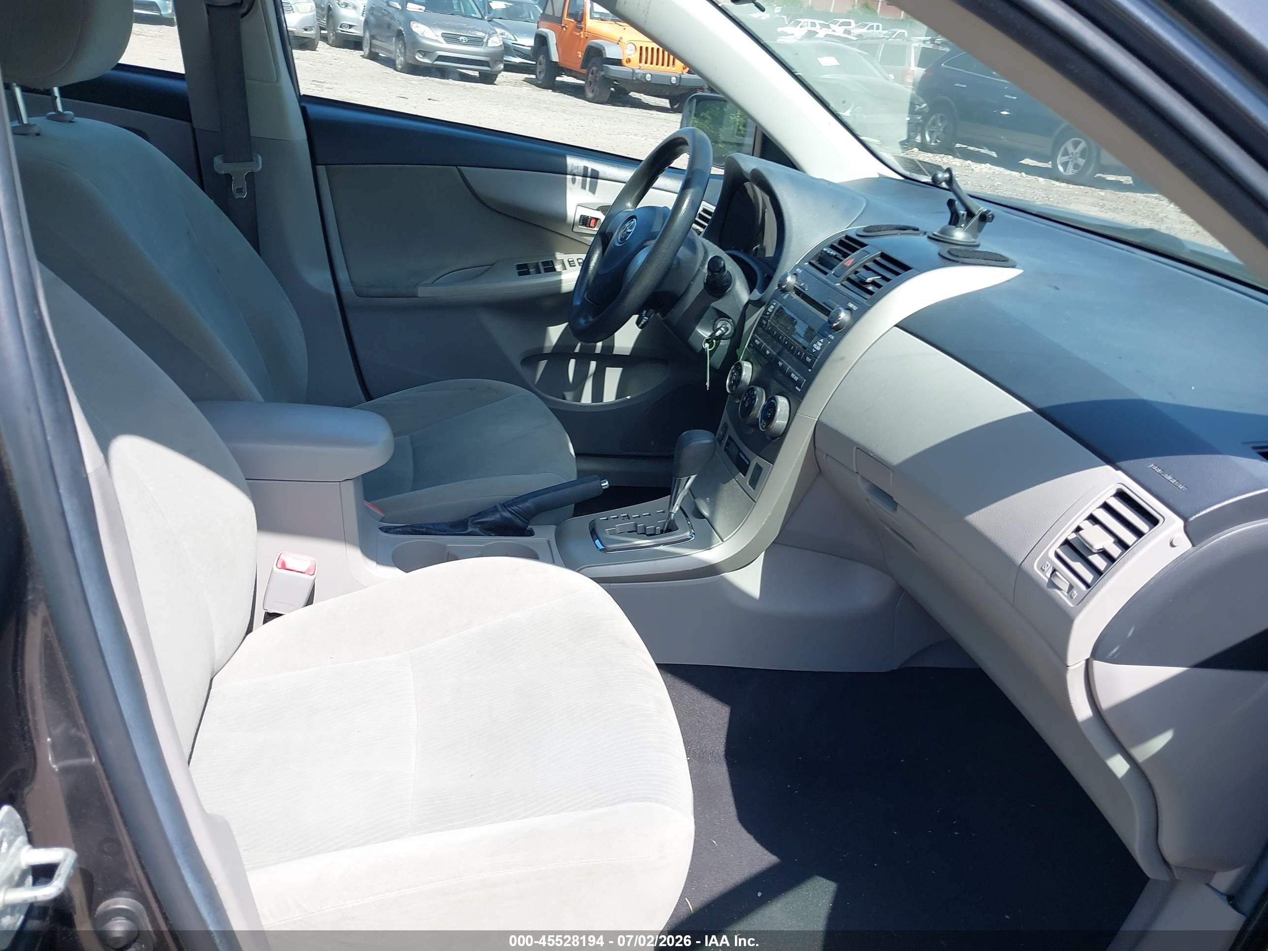 2011 Toyota Corolla Le Gray vin: 2T1BU4EE2BC686785