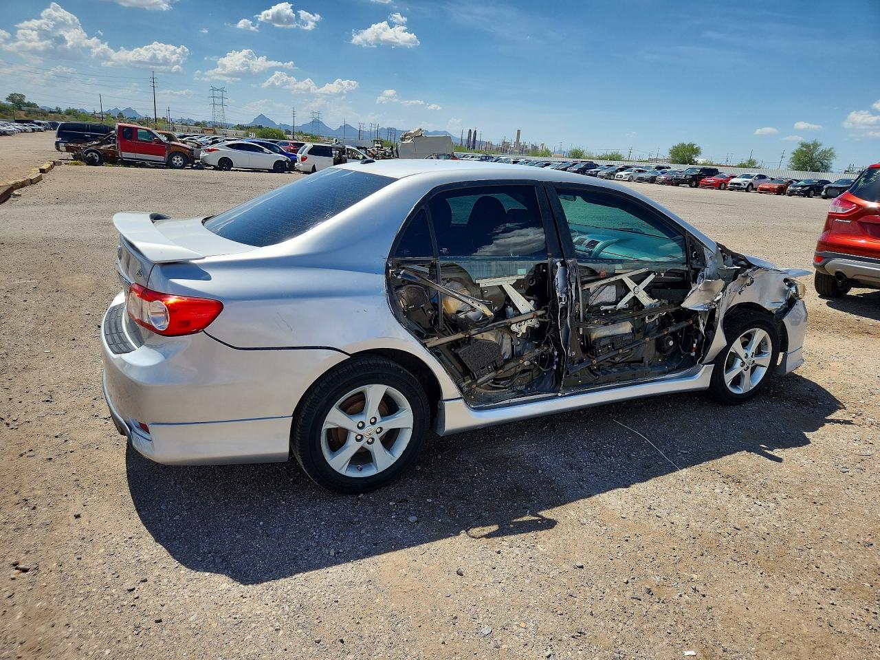 2011 Toyota Corolla S Серебряный vin: 2T1BU4EE2BC709403