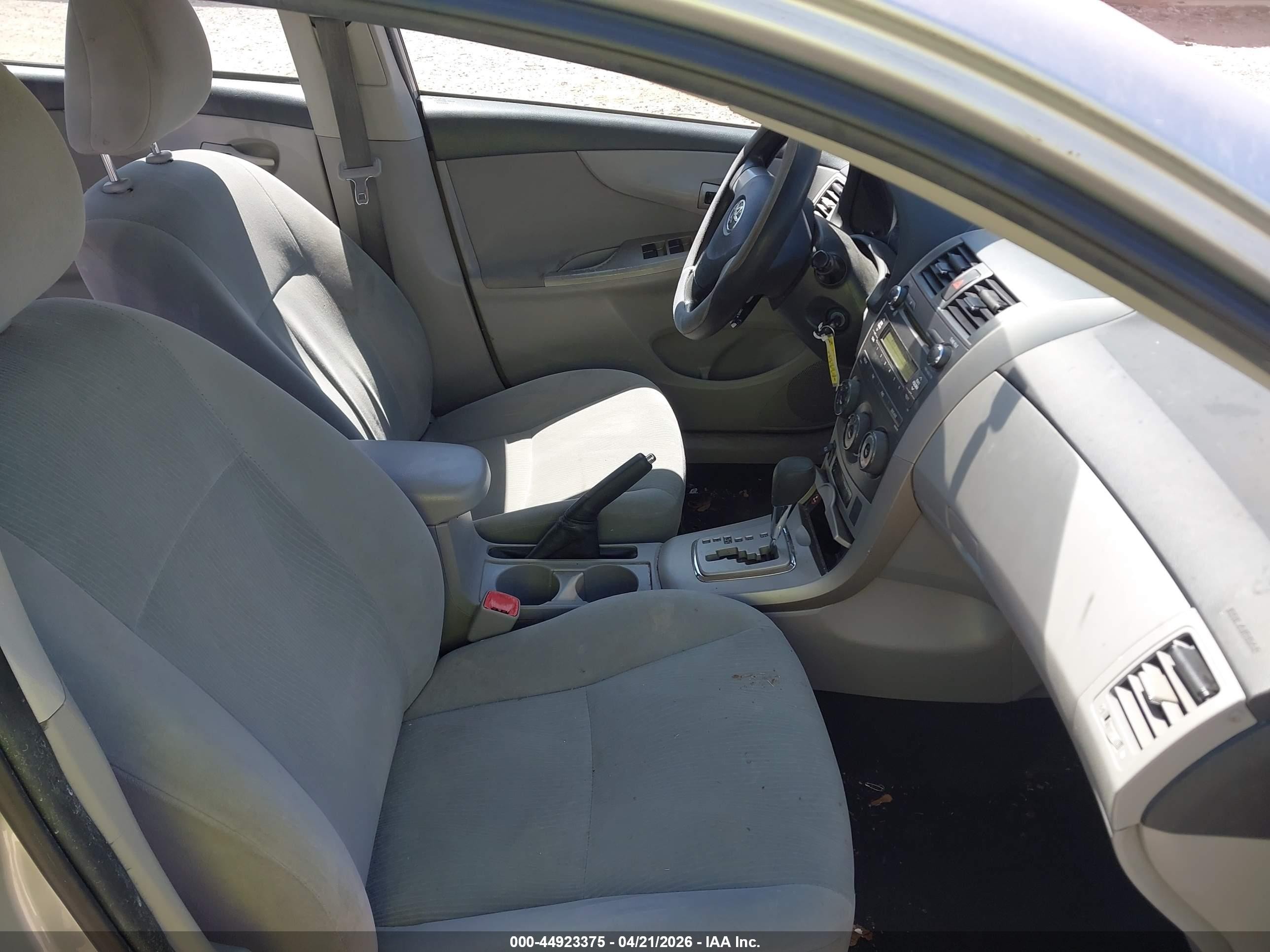 2011 Toyota Corolla Le Silver vin: 2T1BU4EE2BC727965