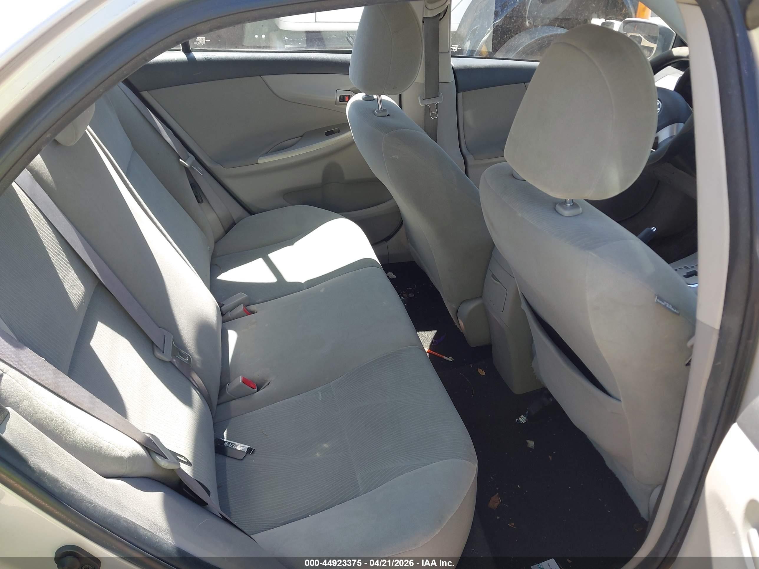 2011 Toyota Corolla Le Silver vin: 2T1BU4EE2BC727965