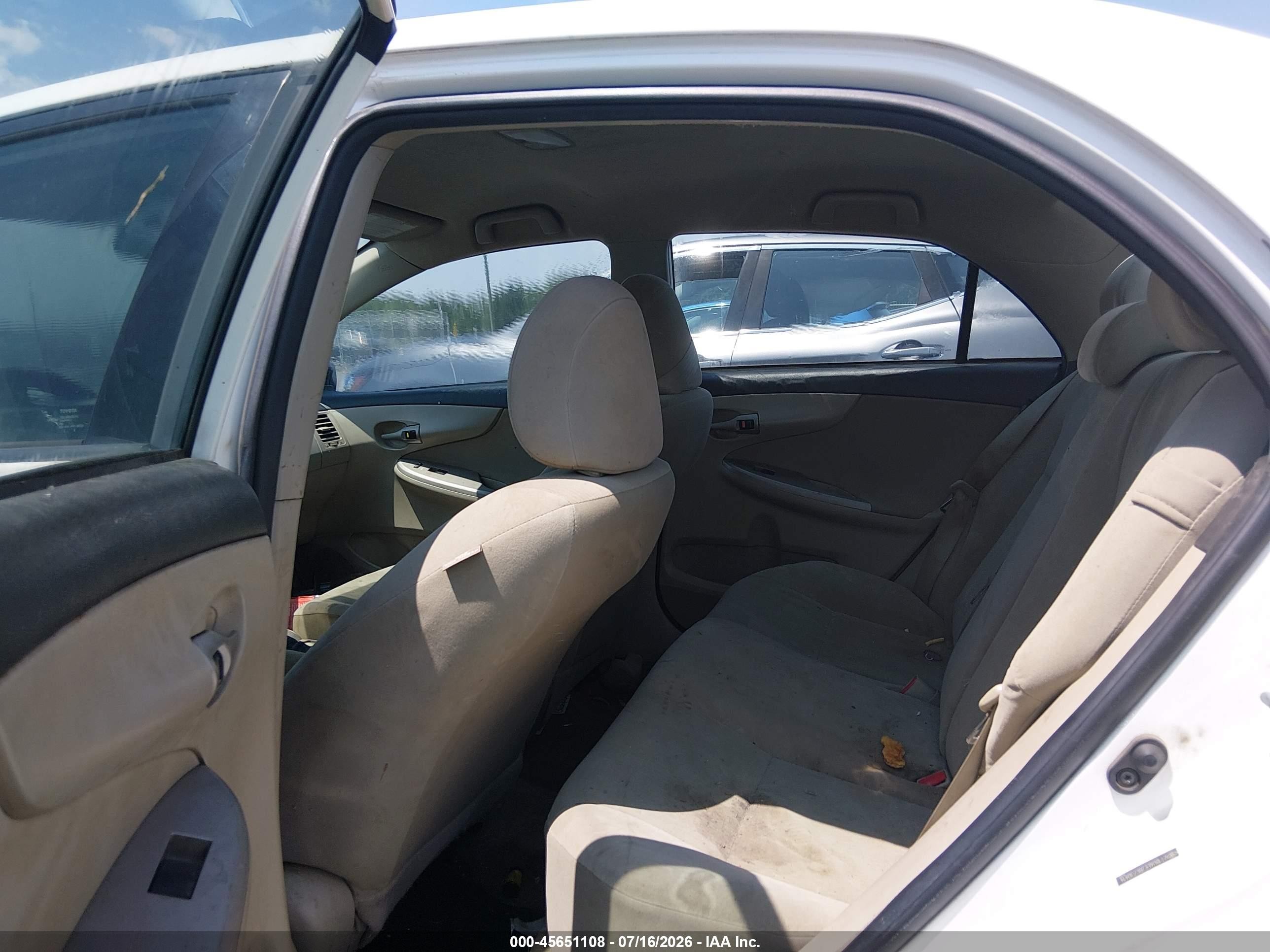 2011 Toyota Corolla Le White vin: 2T1BU4EE2BC730414