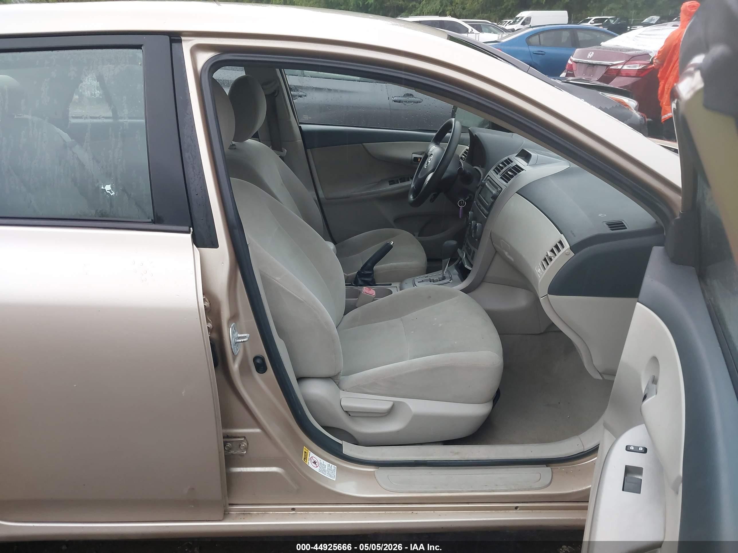 2012 Toyota Corolla Le Gold vin: 2T1BU4EE2CC783857