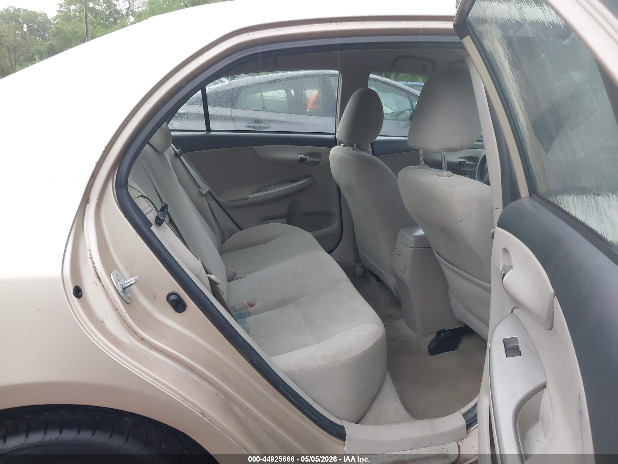 2012 Toyota Corolla Le Gold vin: 2T1BU4EE2CC783857