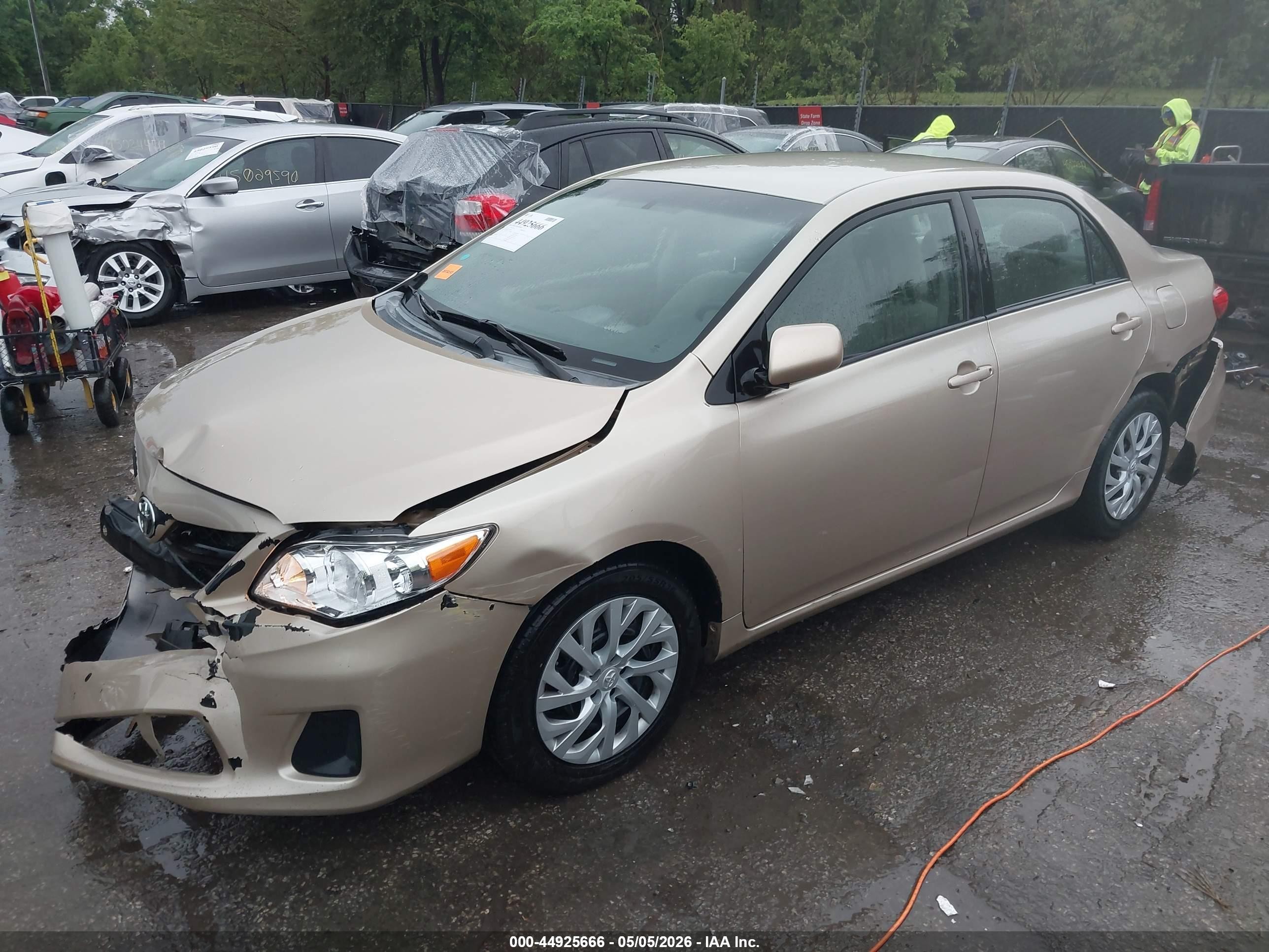 2012 Toyota Corolla Le Gold vin: 2T1BU4EE2CC783857