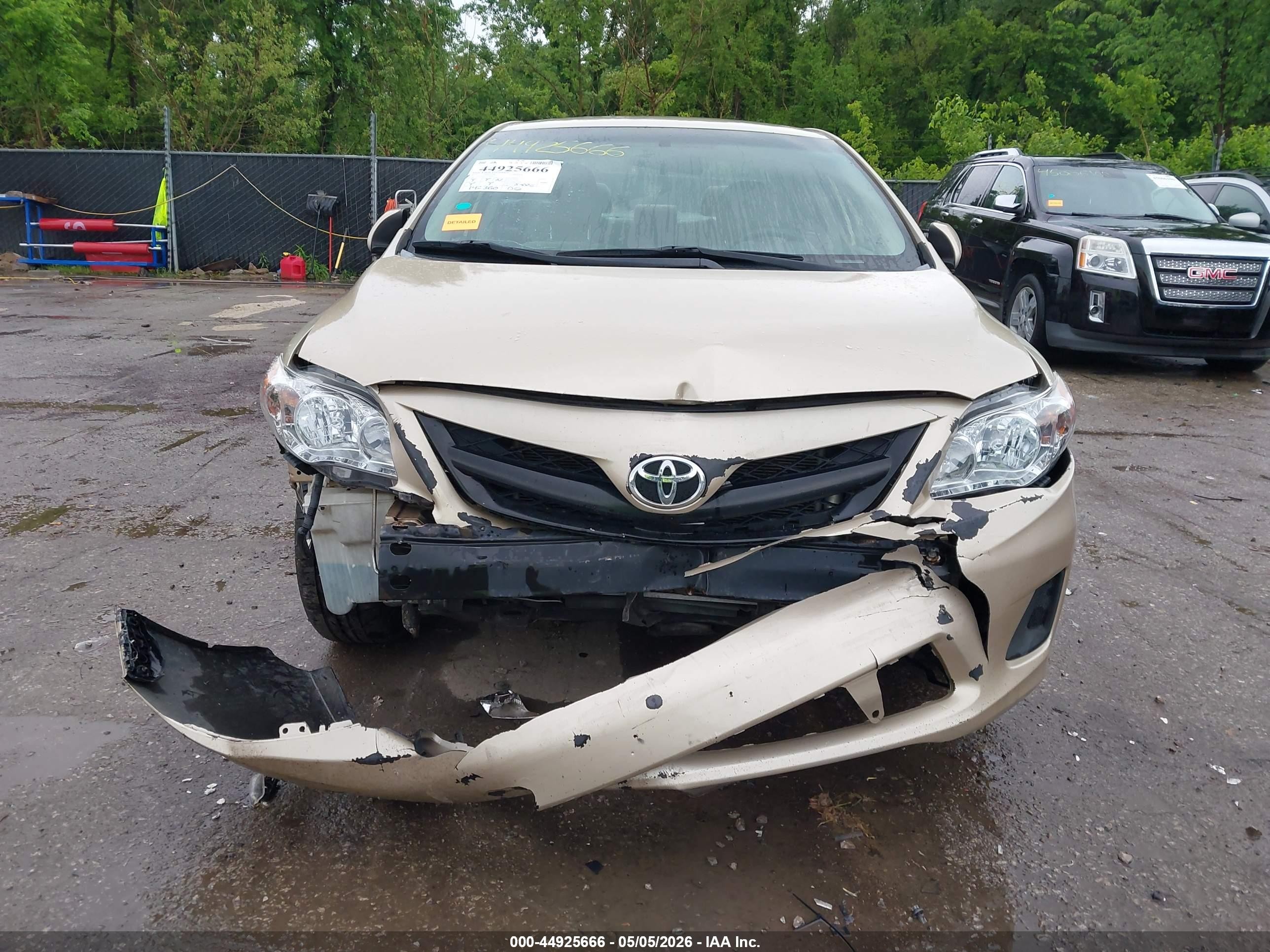 2012 Toyota Corolla Le Gold vin: 2T1BU4EE2CC783857