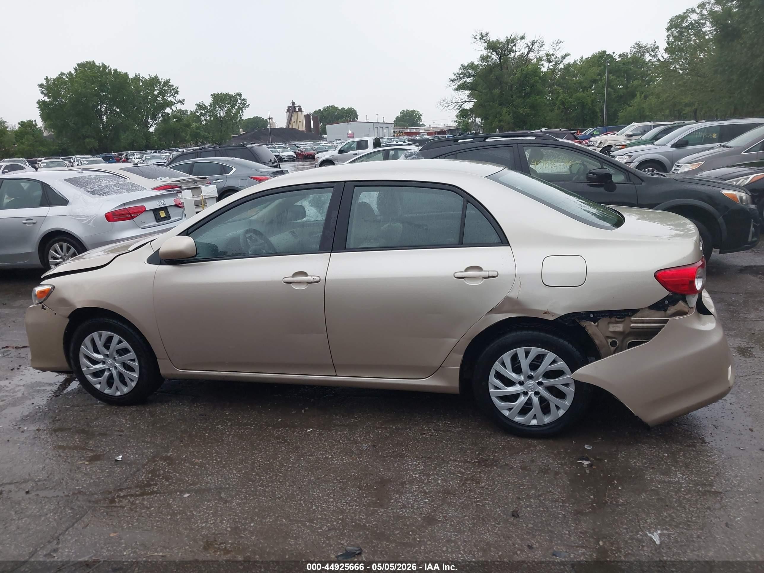 2012 Toyota Corolla Le Gold vin: 2T1BU4EE2CC783857