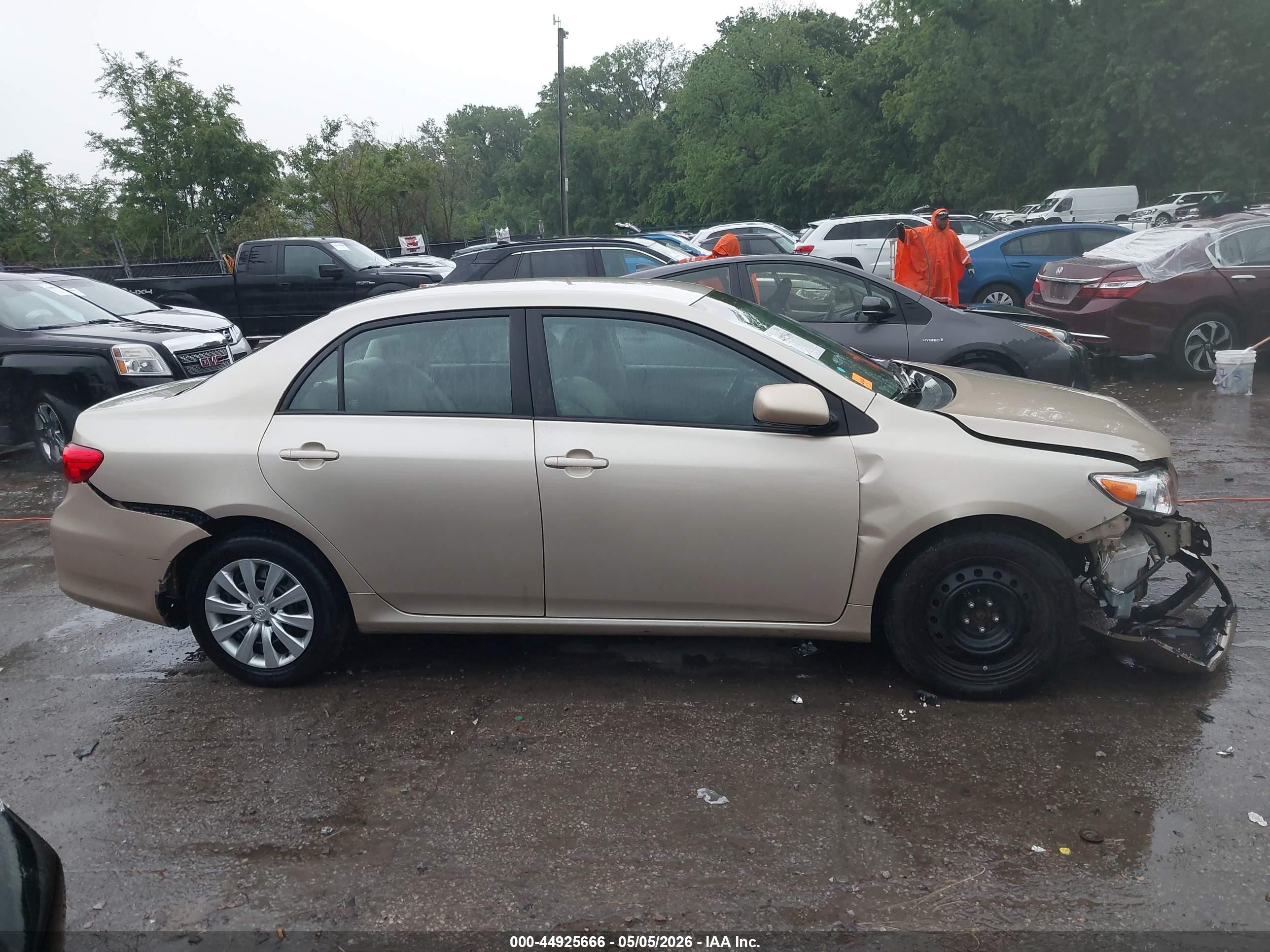 2012 Toyota Corolla Le Gold vin: 2T1BU4EE2CC783857