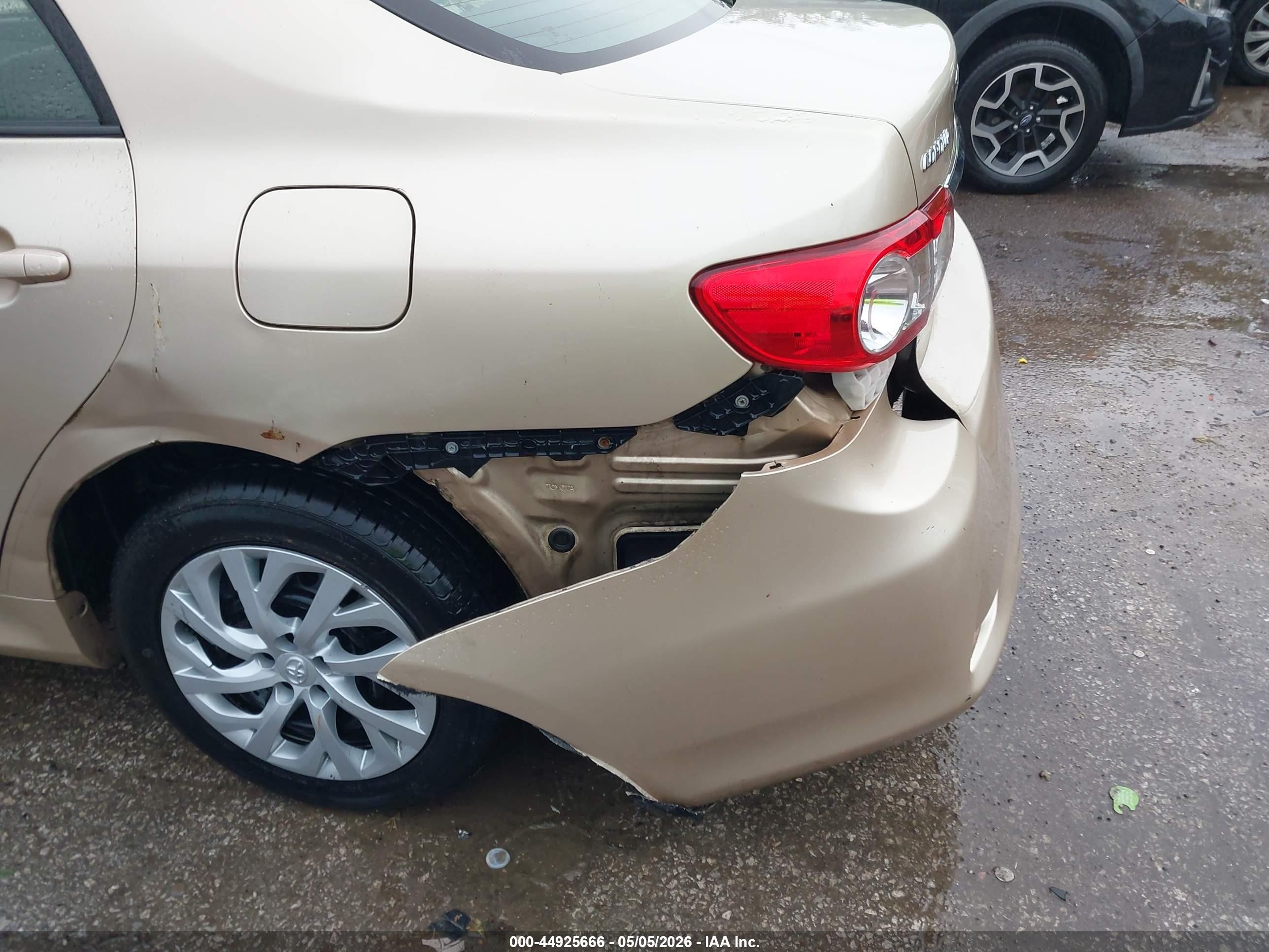 2012 Toyota Corolla Le Gold vin: 2T1BU4EE2CC783857