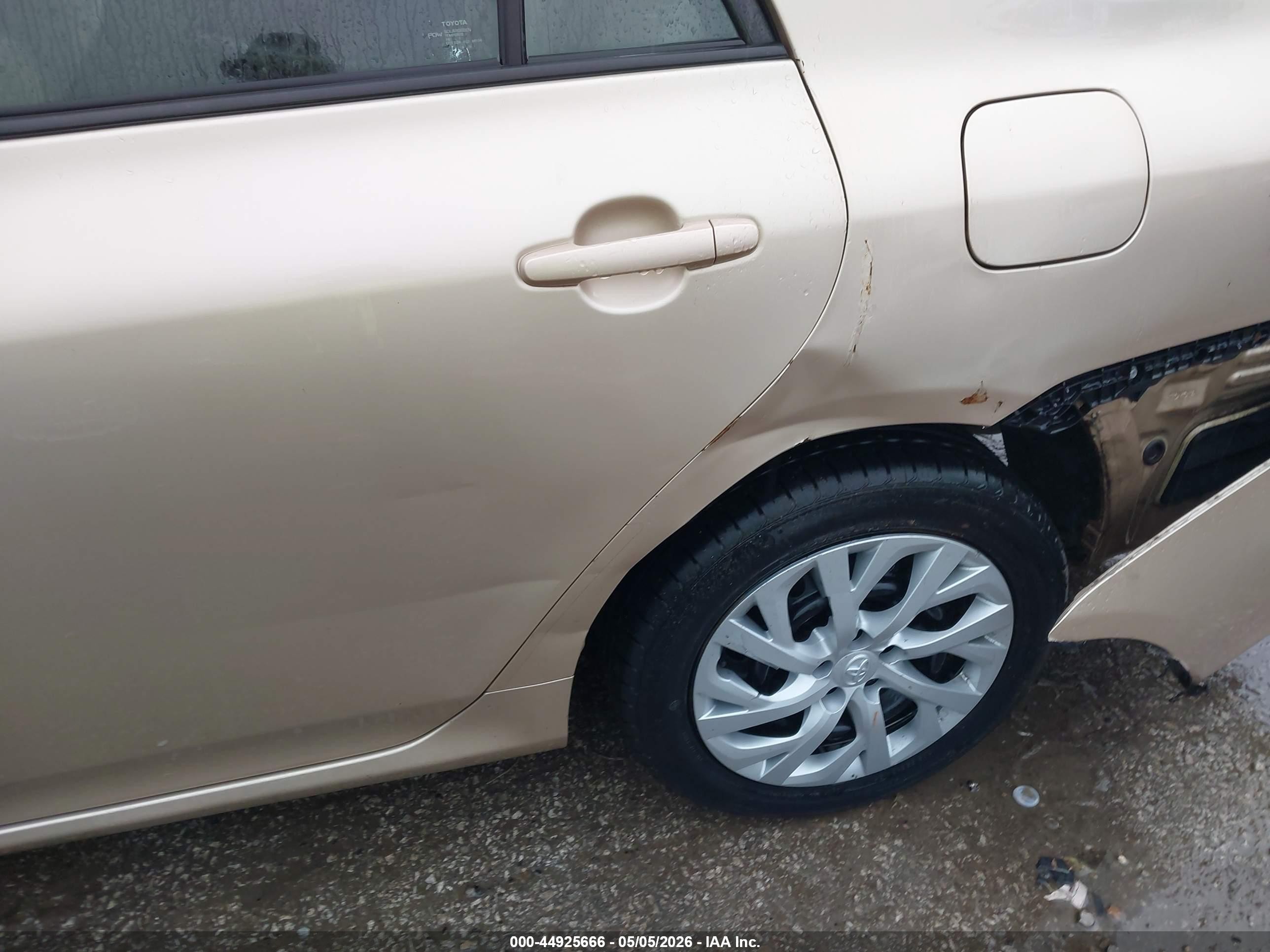 2012 Toyota Corolla Le Gold vin: 2T1BU4EE2CC783857