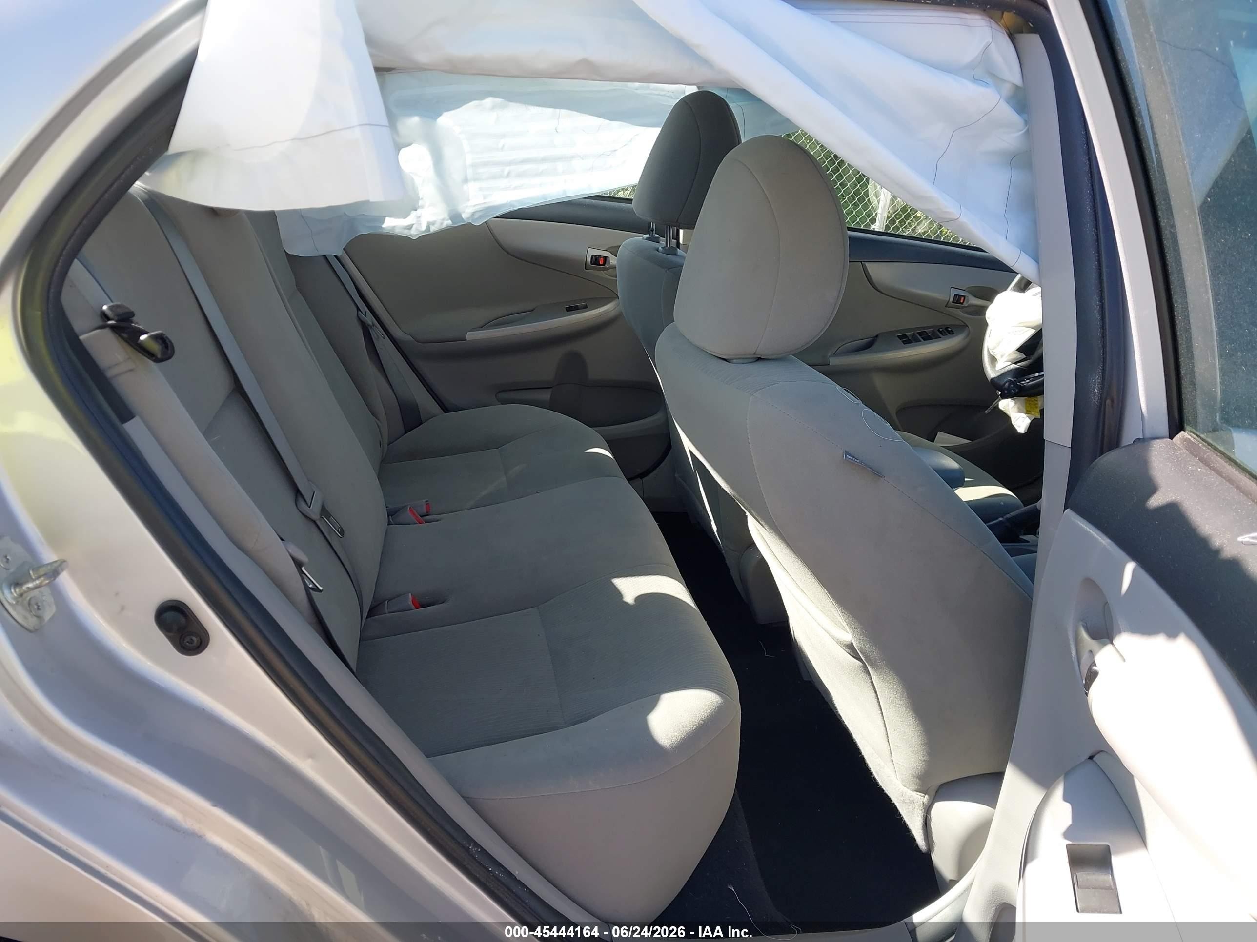 2012 Toyota Corolla Le Silver vin: 2T1BU4EE2CC798536