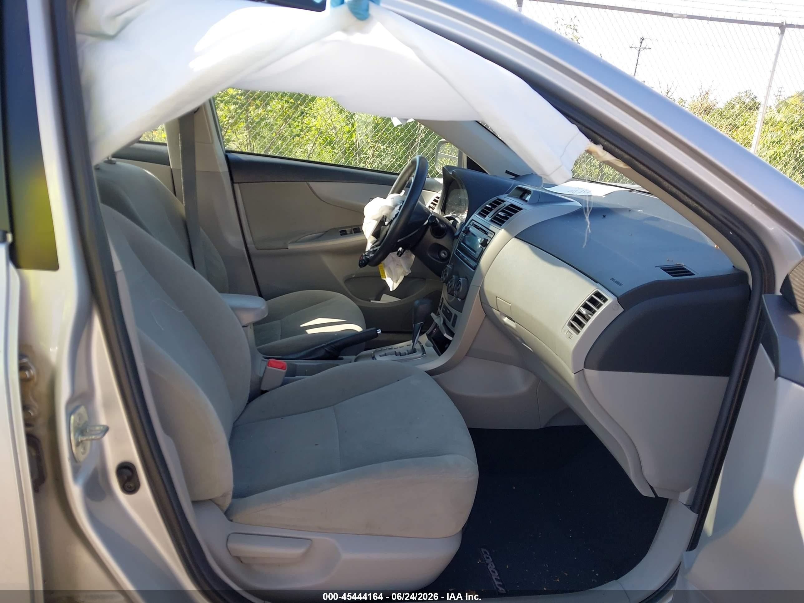 2012 Toyota Corolla Le Silver vin: 2T1BU4EE2CC798536