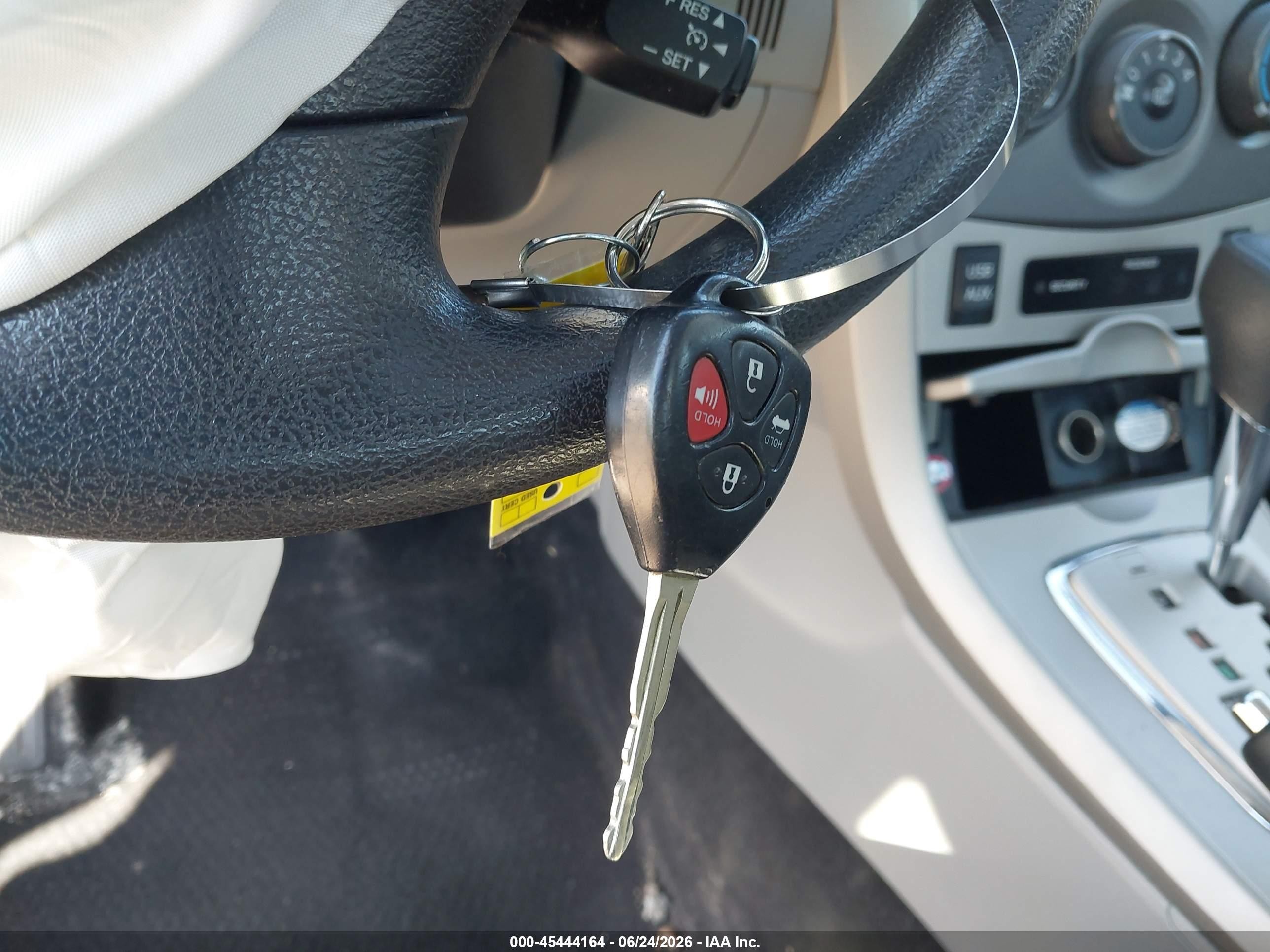 2012 Toyota Corolla Le Silver vin: 2T1BU4EE2CC798536