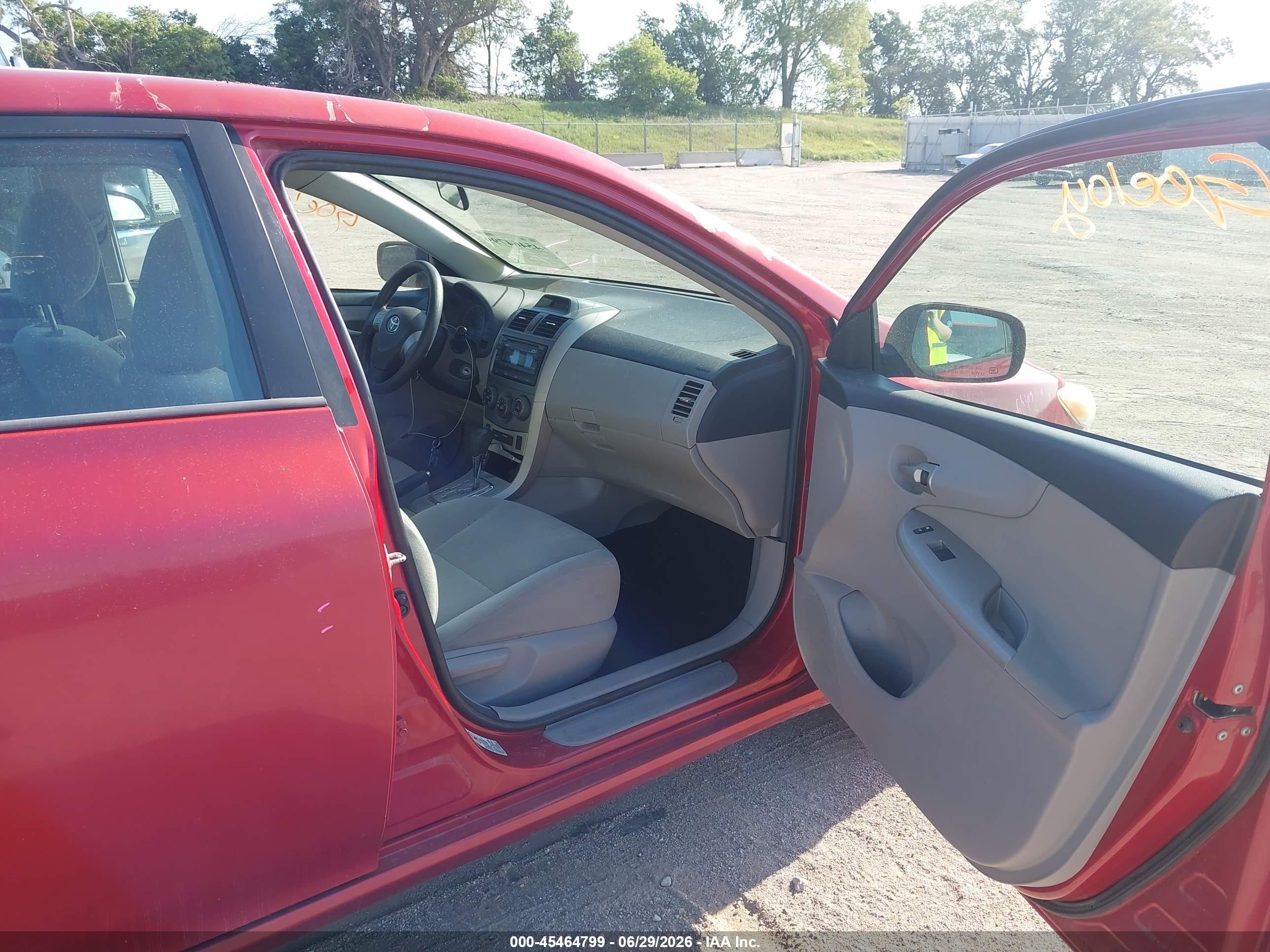 2012 Toyota Corolla Le Red vin: 2T1BU4EE2CC810278