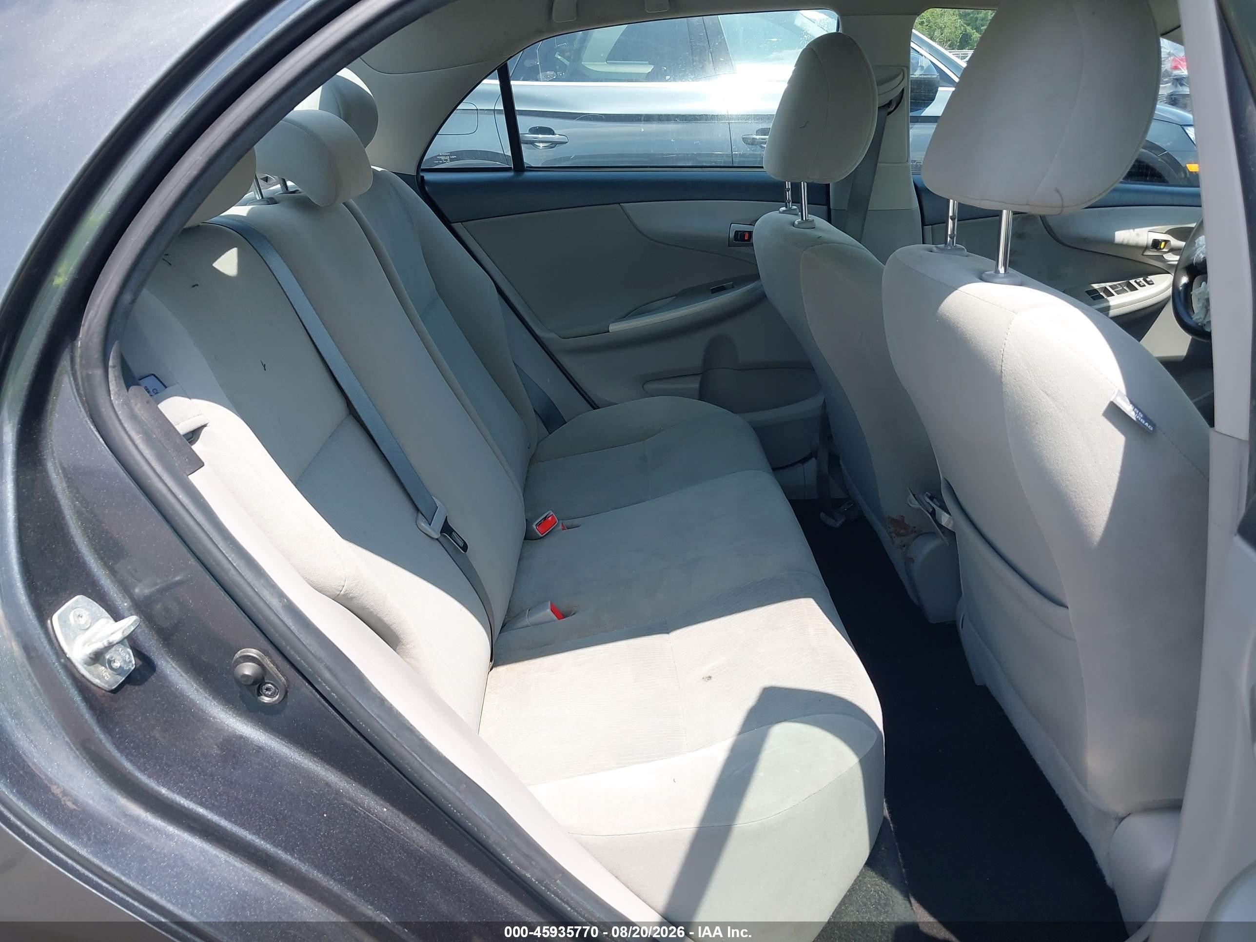 2012 Toyota Corolla Le Silver vin: 2T1BU4EE2CC812158
