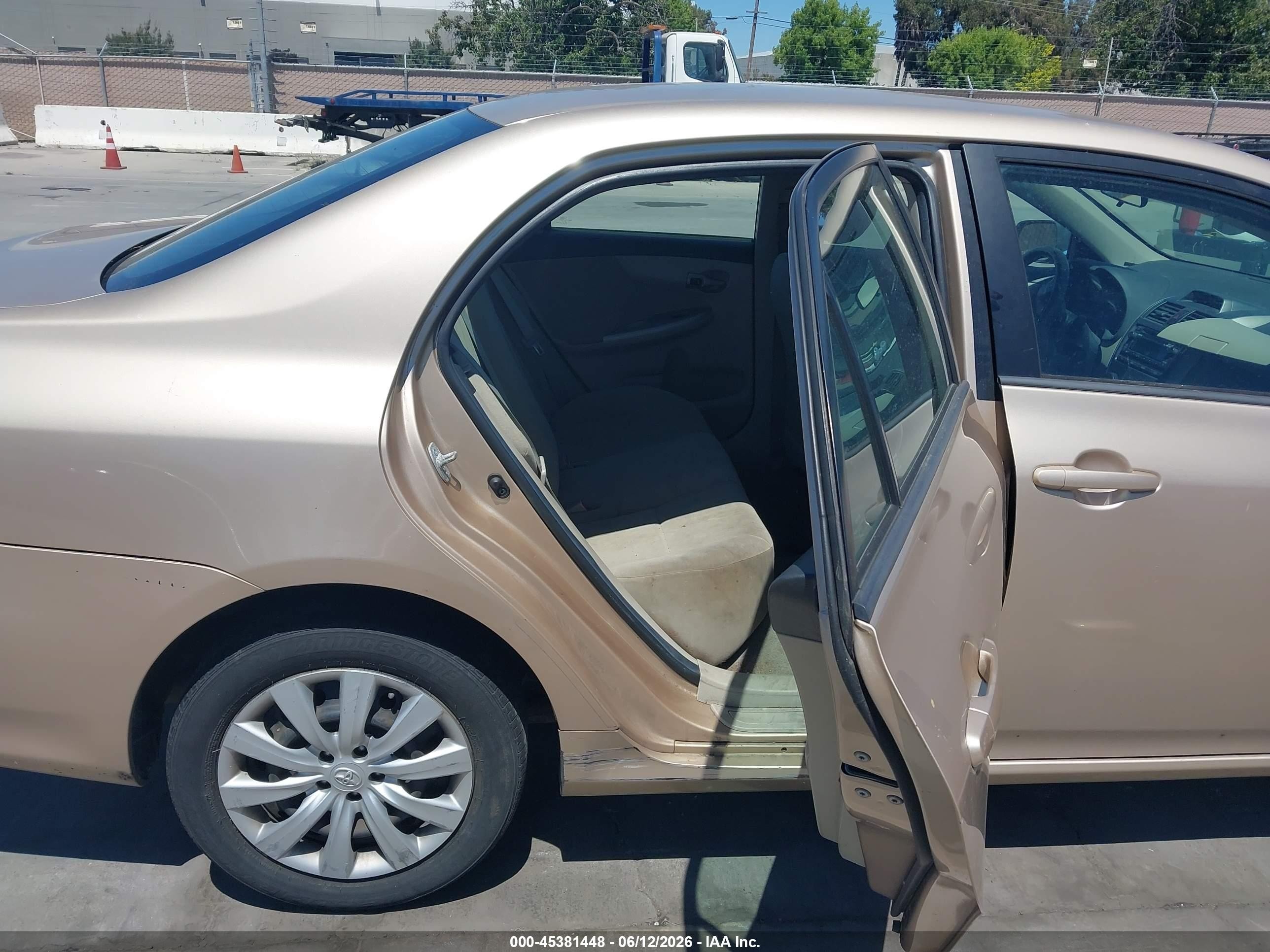 2012 Toyota Corolla Le Beige vin: 2T1BU4EE2CC827906