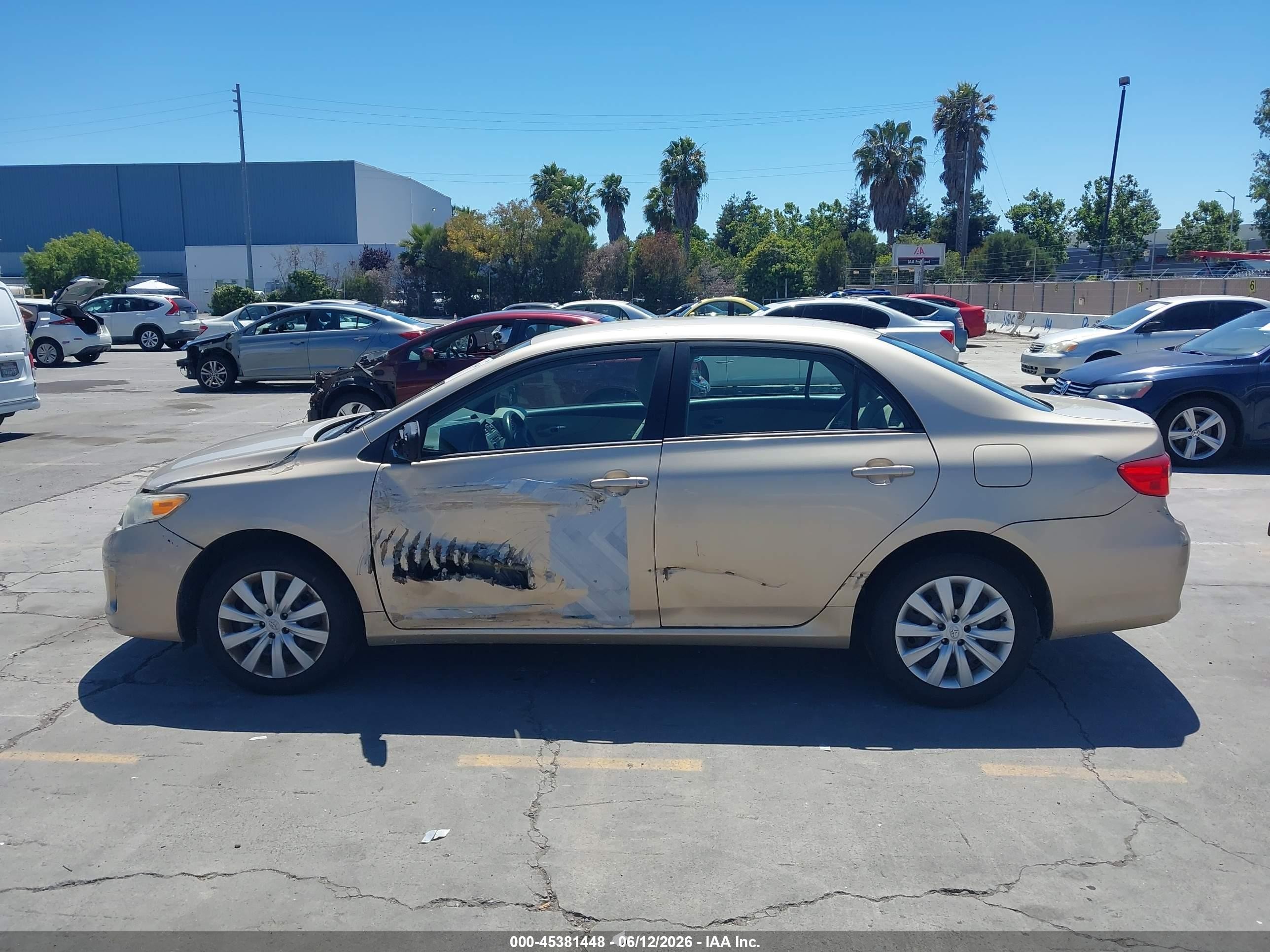 2012 Toyota Corolla Le Beige vin: 2T1BU4EE2CC827906
