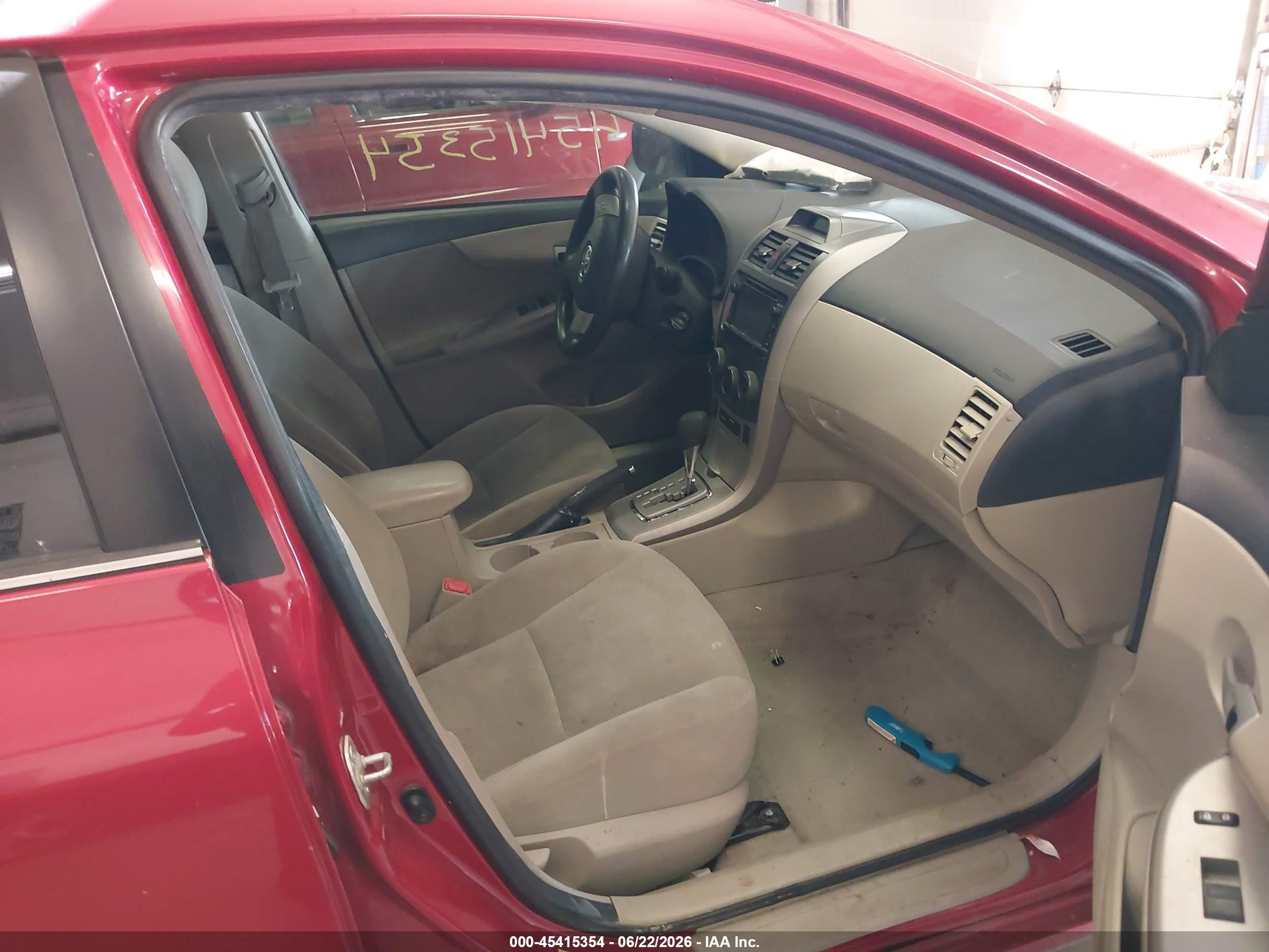 2013 Toyota Corolla Le Red vin: 2T1BU4EE2DC005379