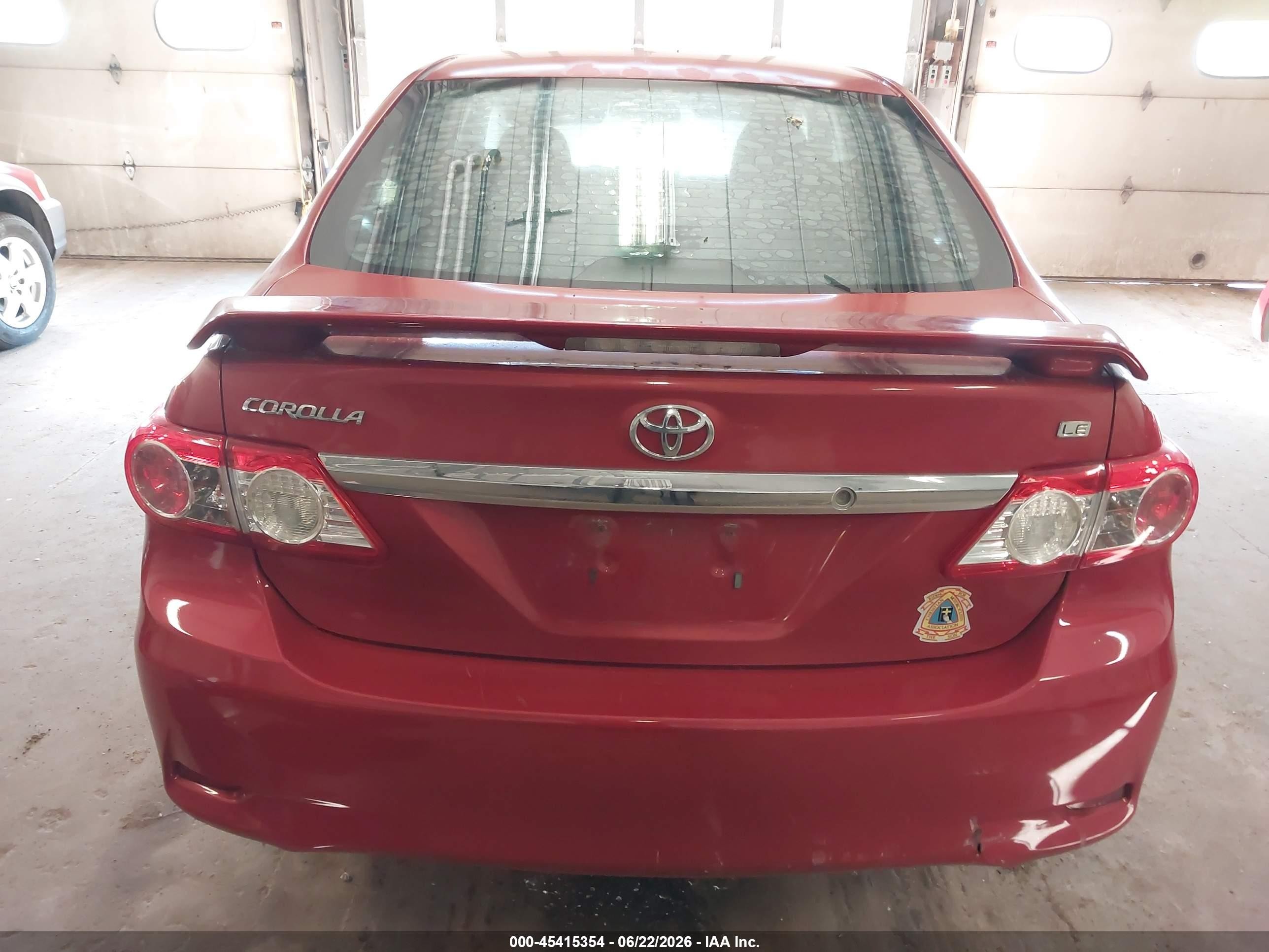 2013 Toyota Corolla Le Red vin: 2T1BU4EE2DC005379