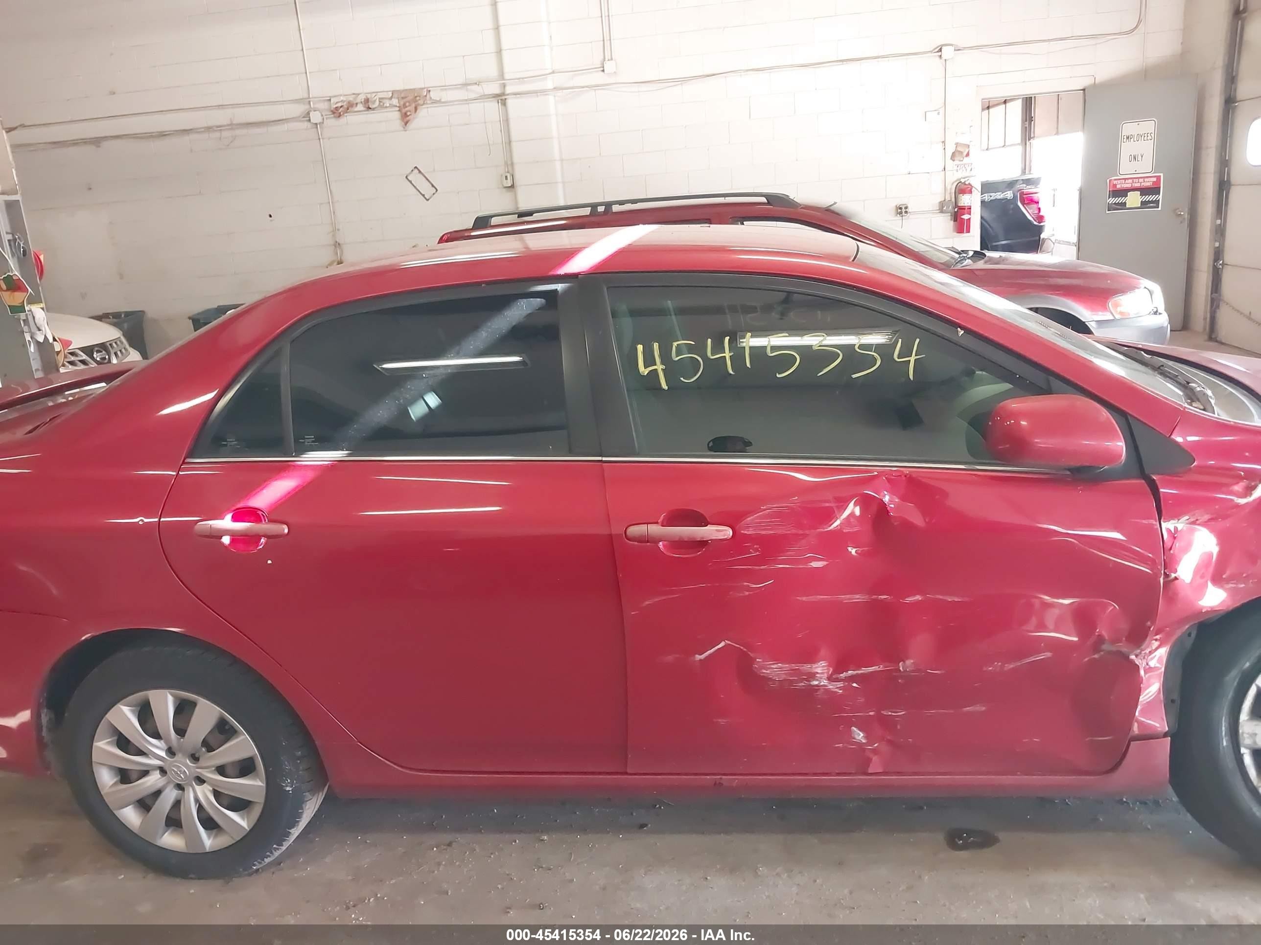 2013 Toyota Corolla Le Red vin: 2T1BU4EE2DC005379