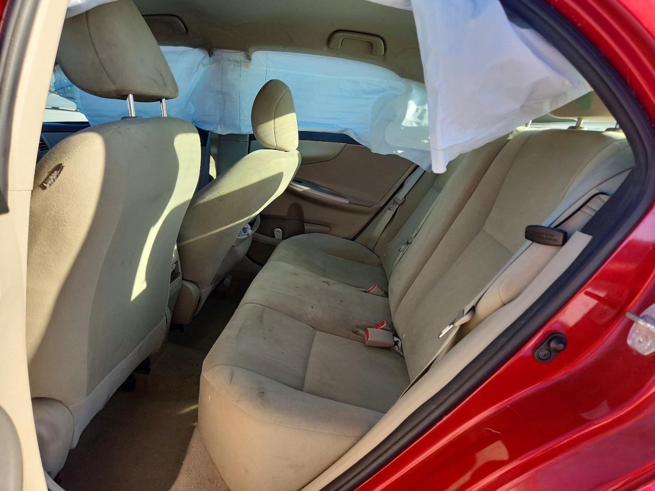 2013 Toyota Corolla Le Red vin: 2T1BU4EE2DC051987