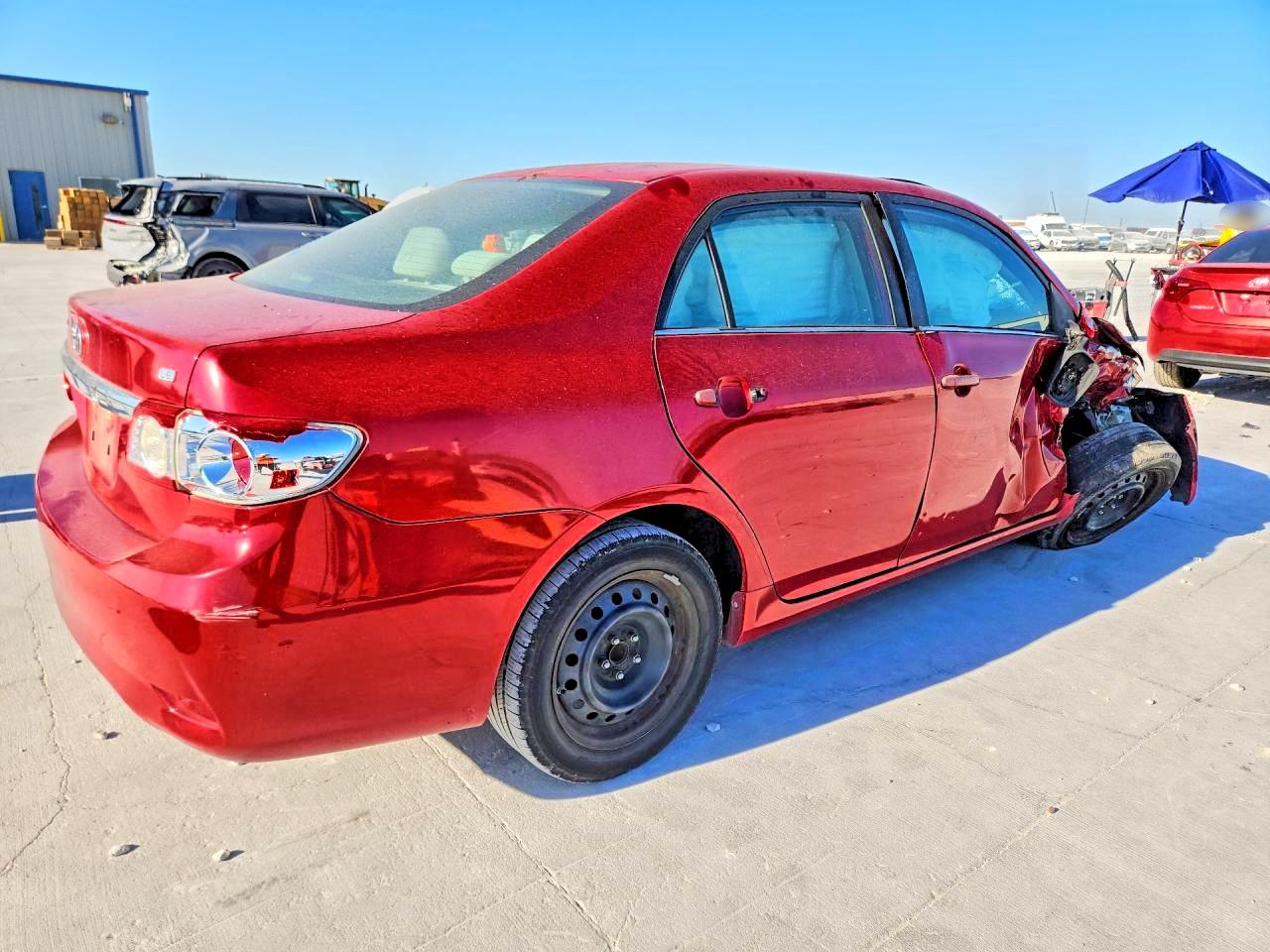 2013 Toyota Corolla Le Red vin: 2T1BU4EE2DC051987