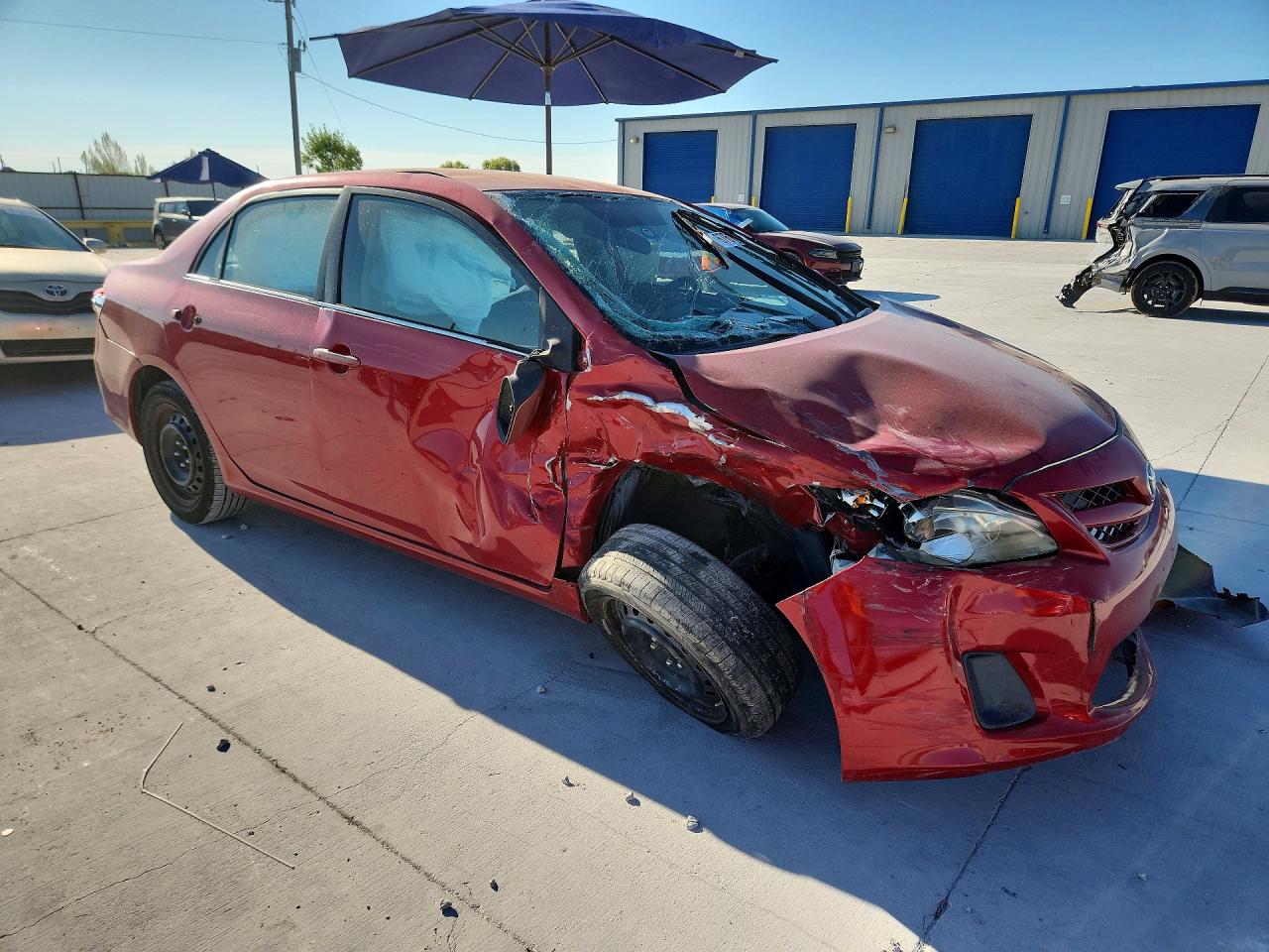 2013 Toyota Corolla Le Red vin: 2T1BU4EE2DC051987