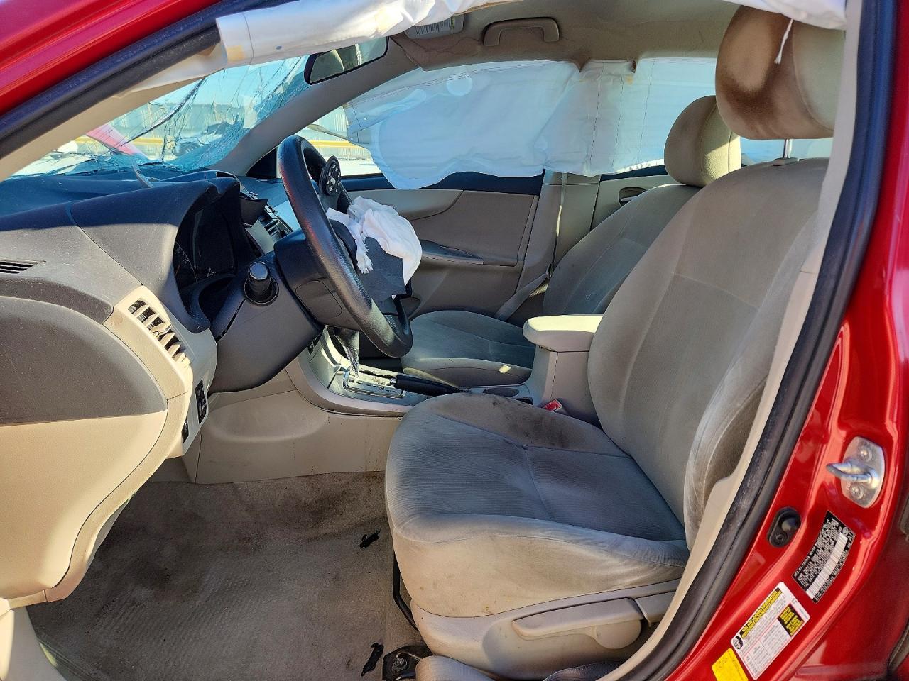 2013 Toyota Corolla Le Red vin: 2T1BU4EE2DC051987